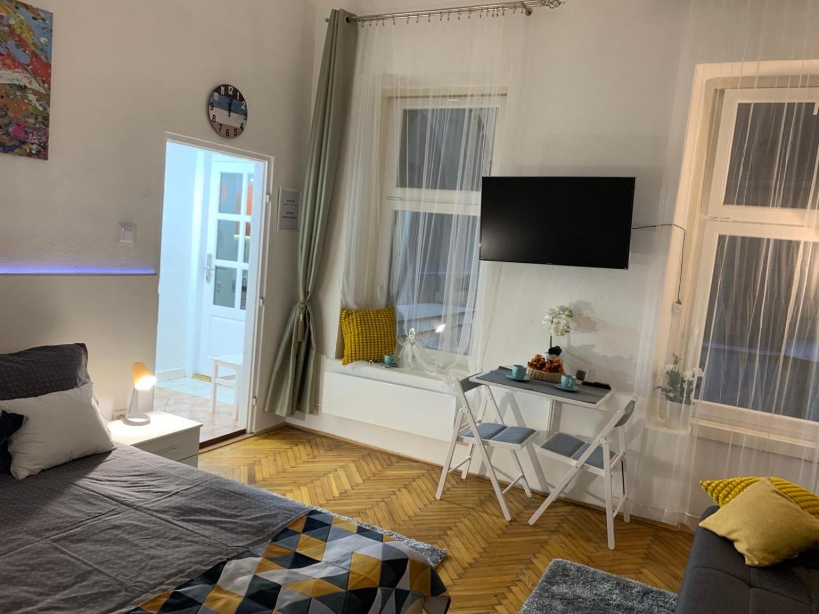 Cozy & Quiet Retro Style Apartment