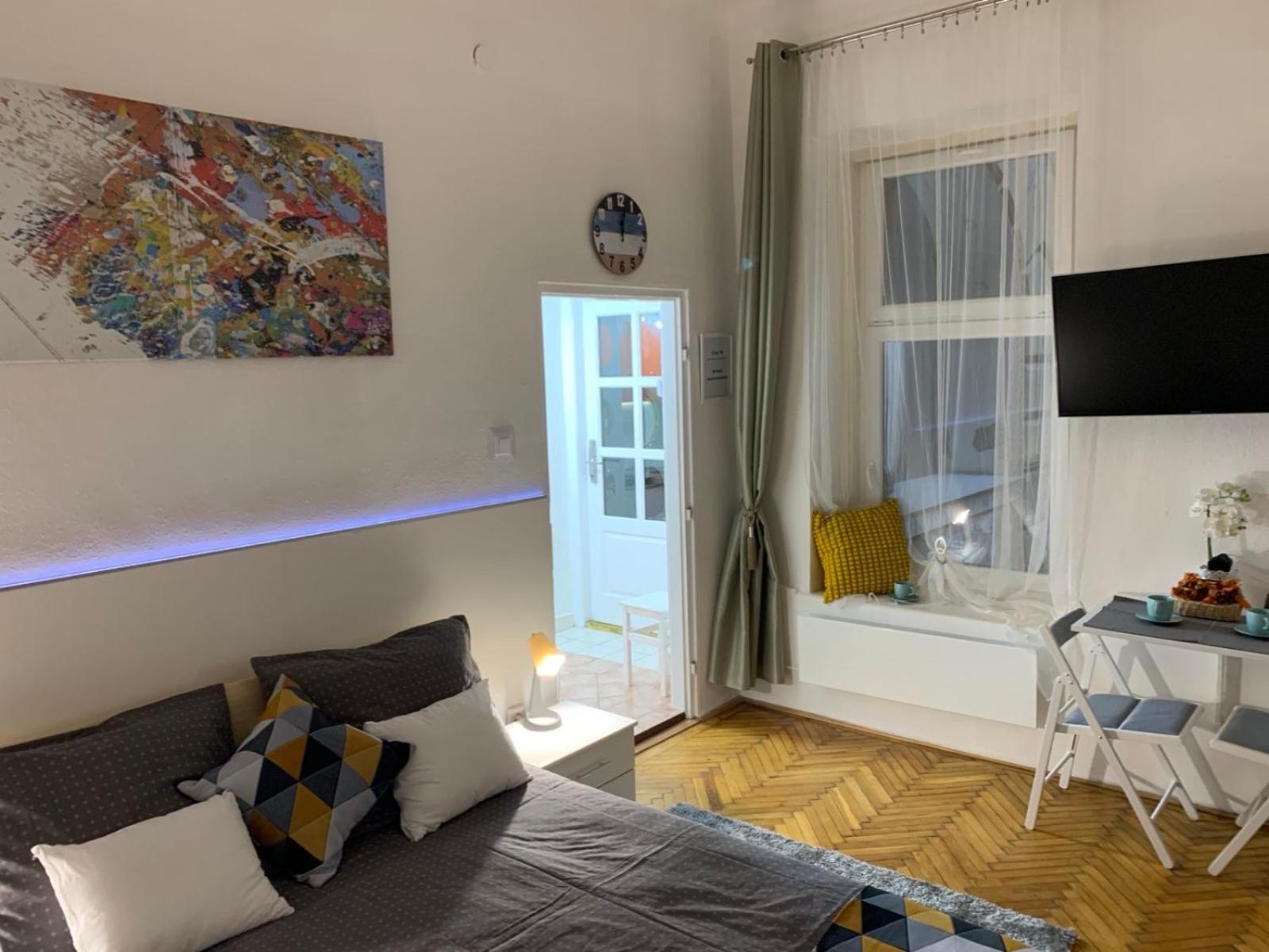 Apartment Cozy & Quiet Retro Style *