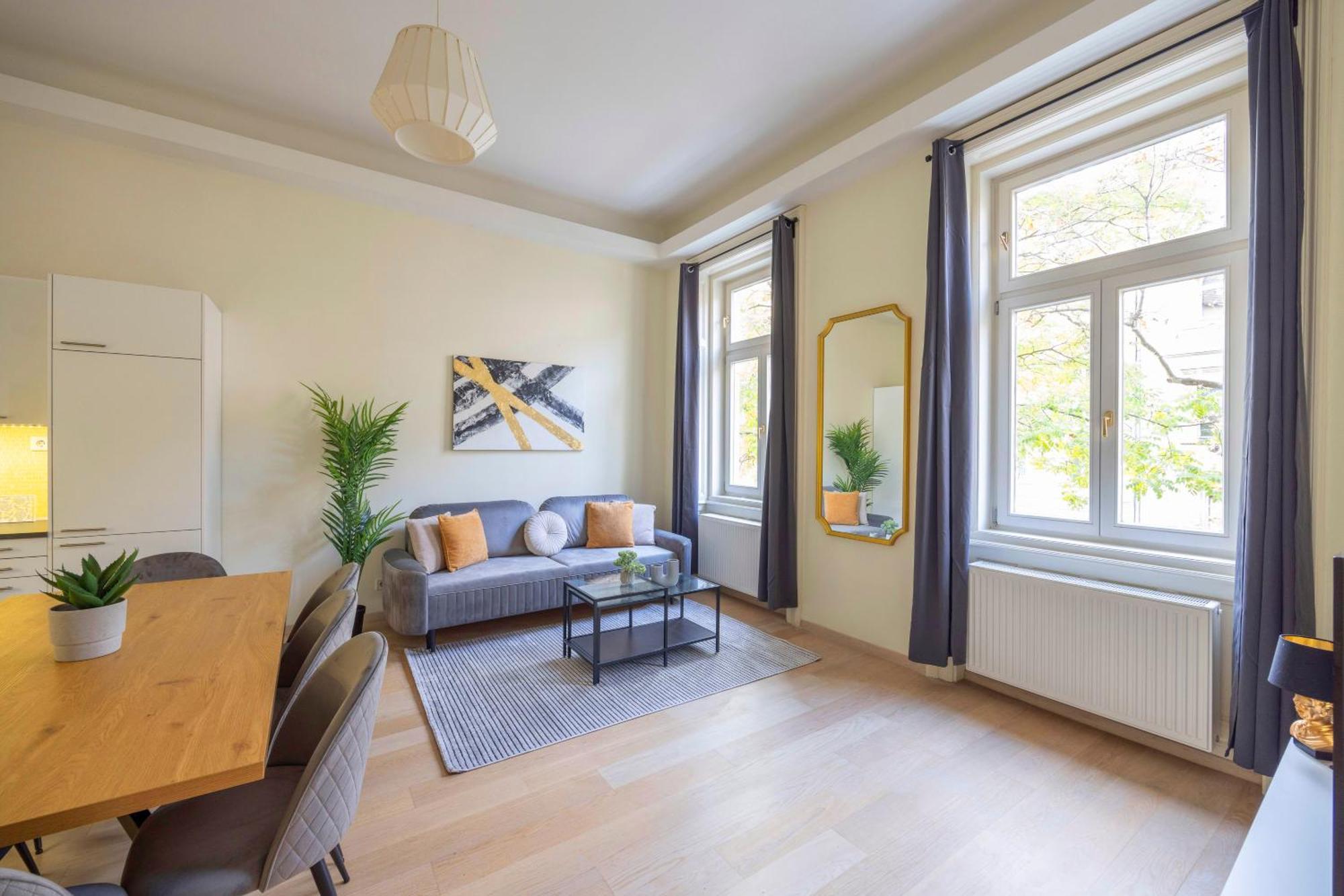 Exclusive & Spacious W/ 4bedrm 2bathrm Budapest