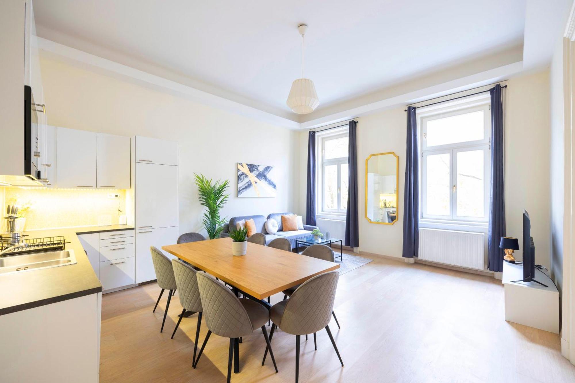 Apartment Exclusive & Spacious W/ 4bedrm 2bathrm