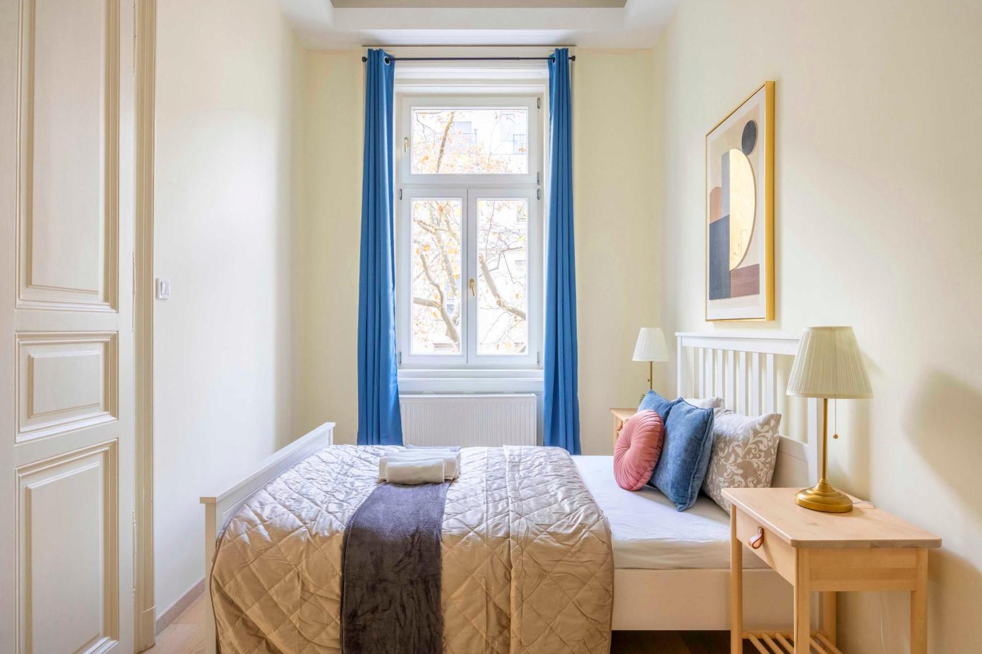 Exclusive & Spacious W/ 4bedrm 2bathrm Apartment Budapest