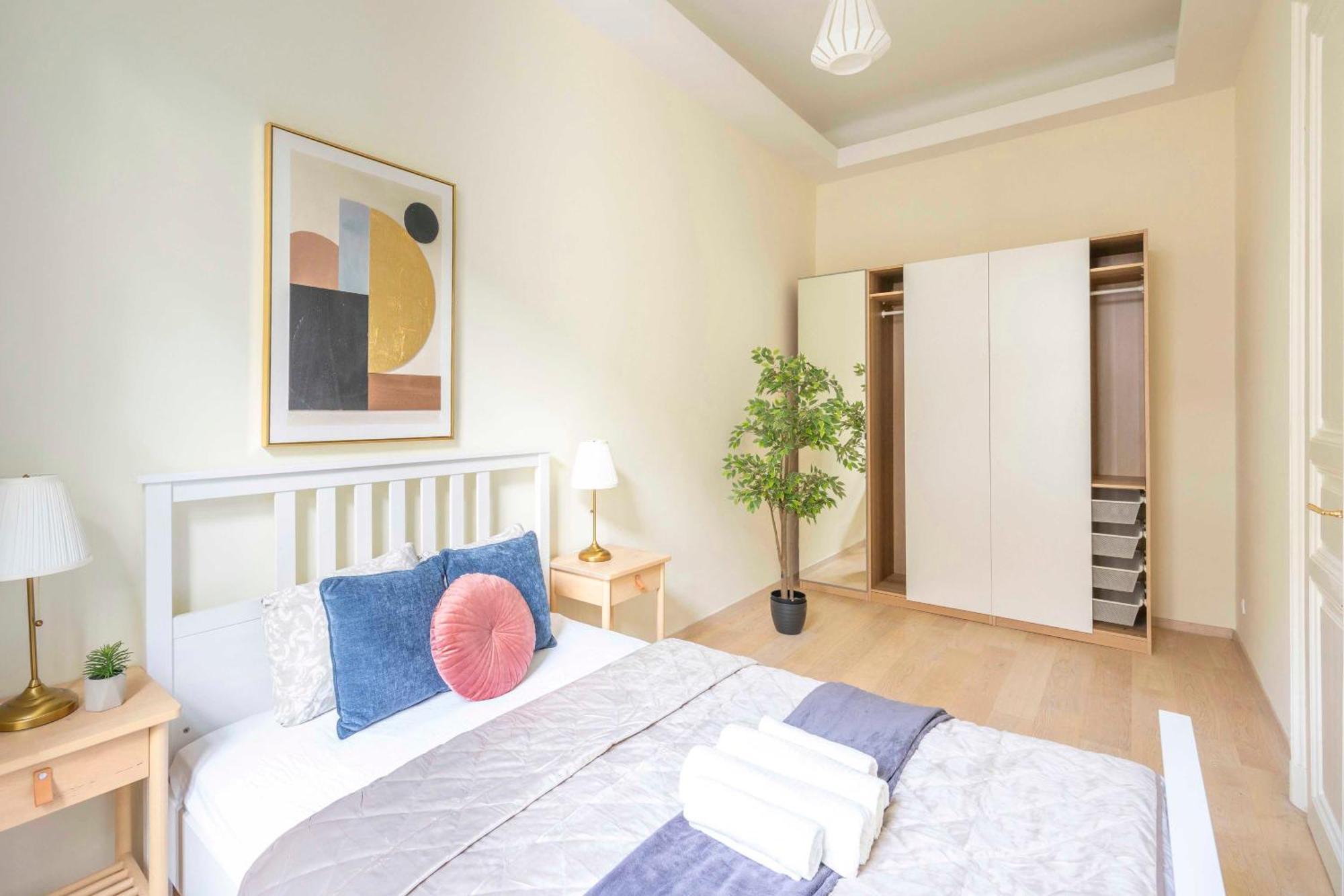 Exclusive & Spacious W/ 4bedrm 2bathrm Apartment