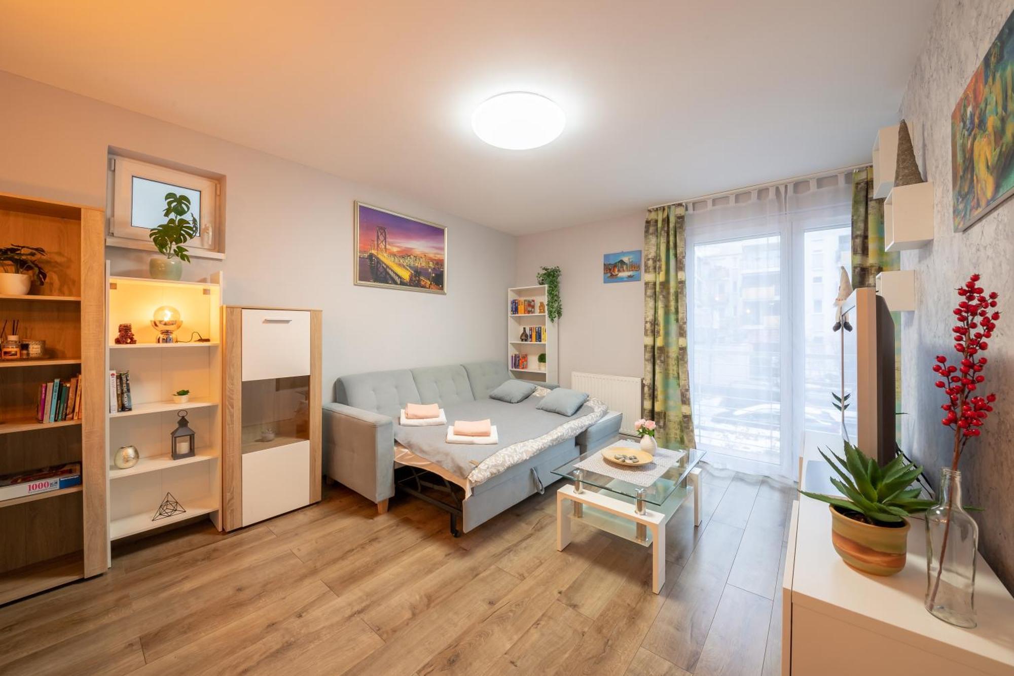 Center Budget Inside Free Parking Self Check-in Free Streaming Ac Balcony Appartamento
