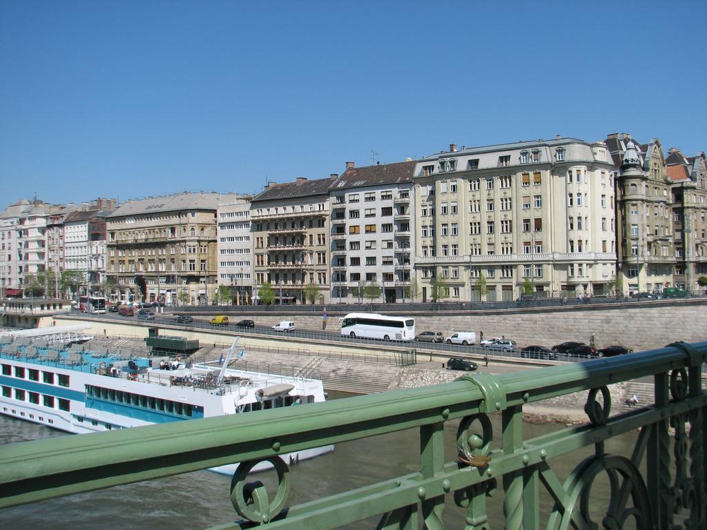 Central Danube Apartment *