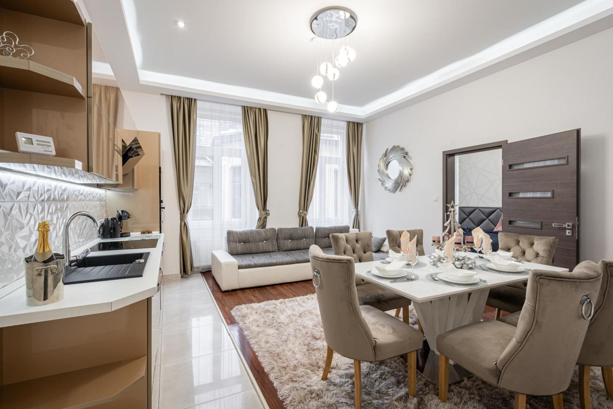 Centrum Opera Luxury With Free Garage Apartmán