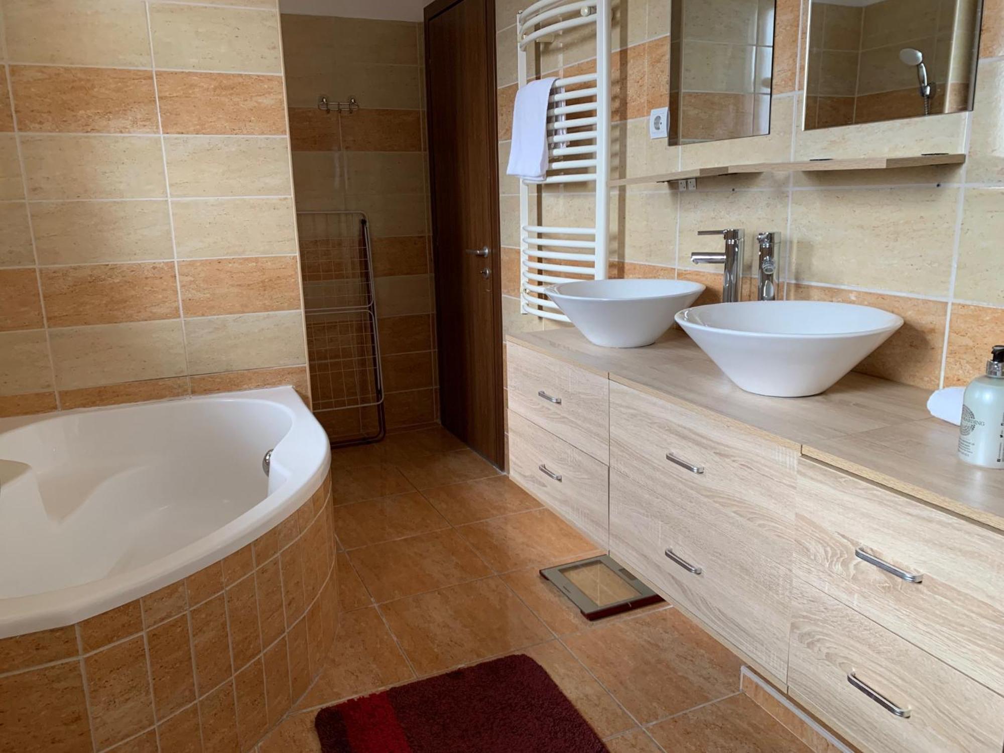 Airport Road/repter Koezeli Haz Privat Parkoloval Apartment *