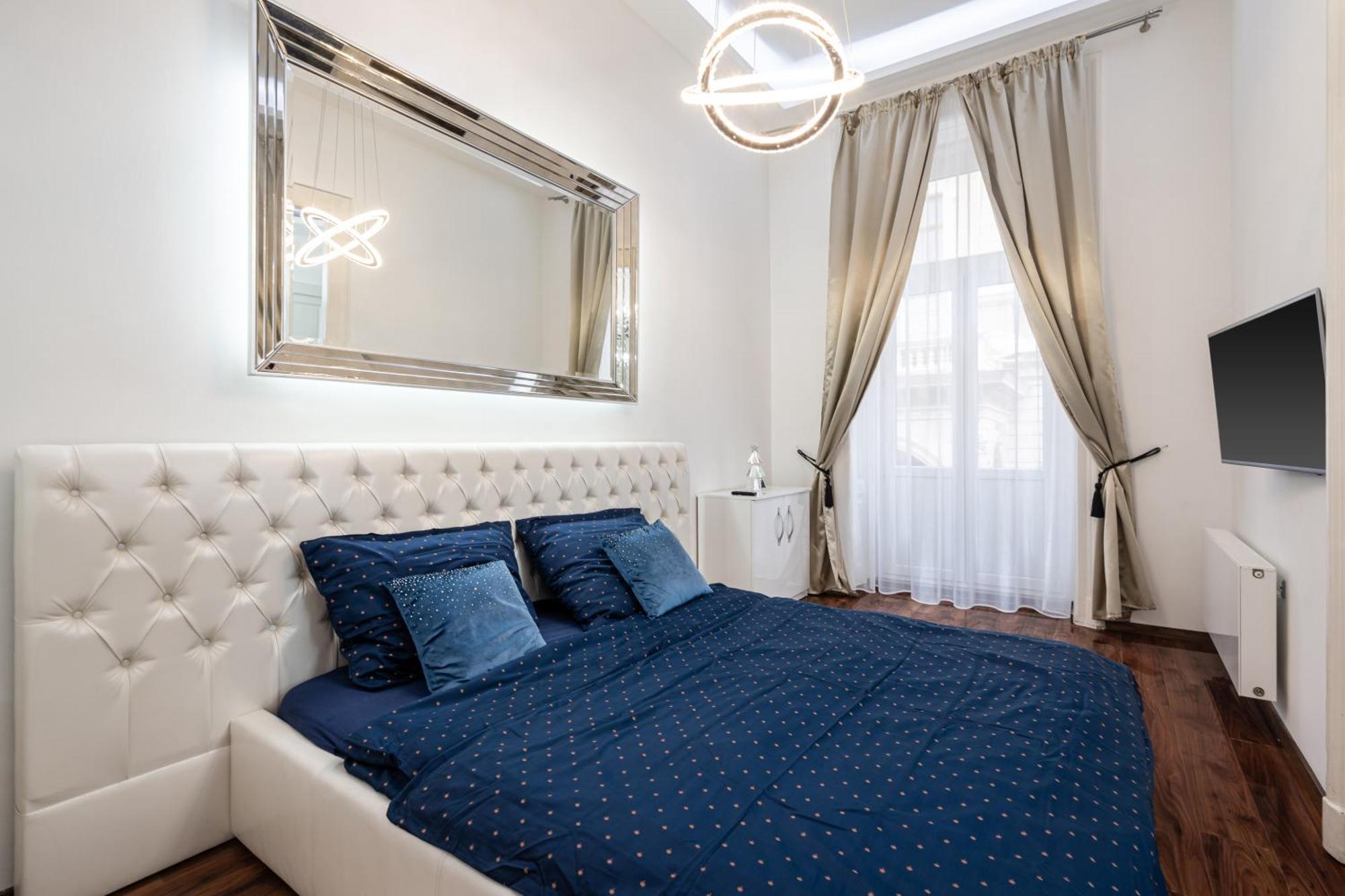 Opera Balkony Luxury With Free Parking Apartman
