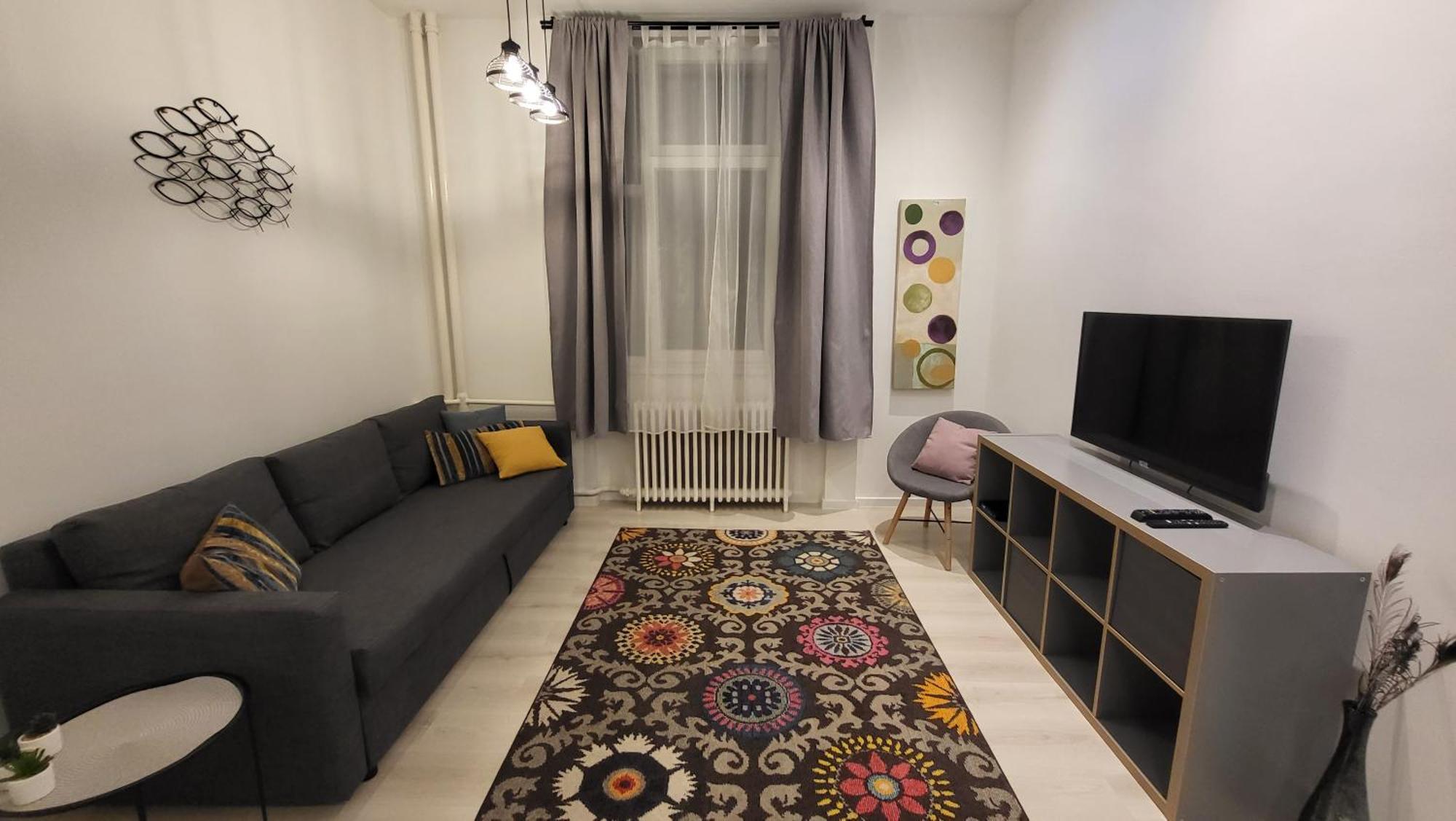 Ella * Budapest