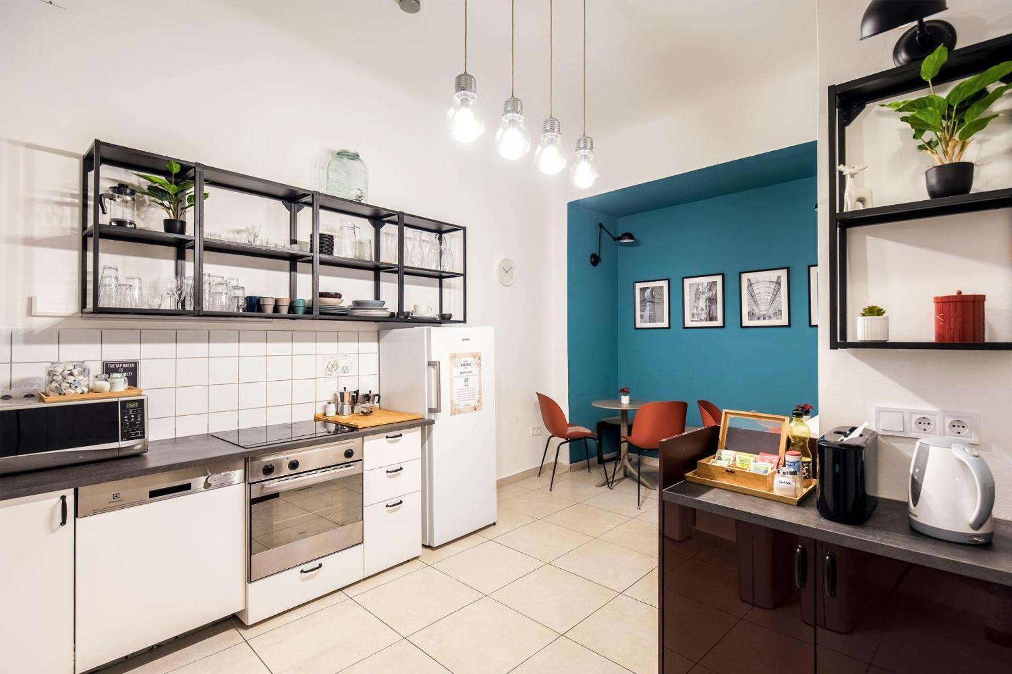 Maverick Downtown Hostel *