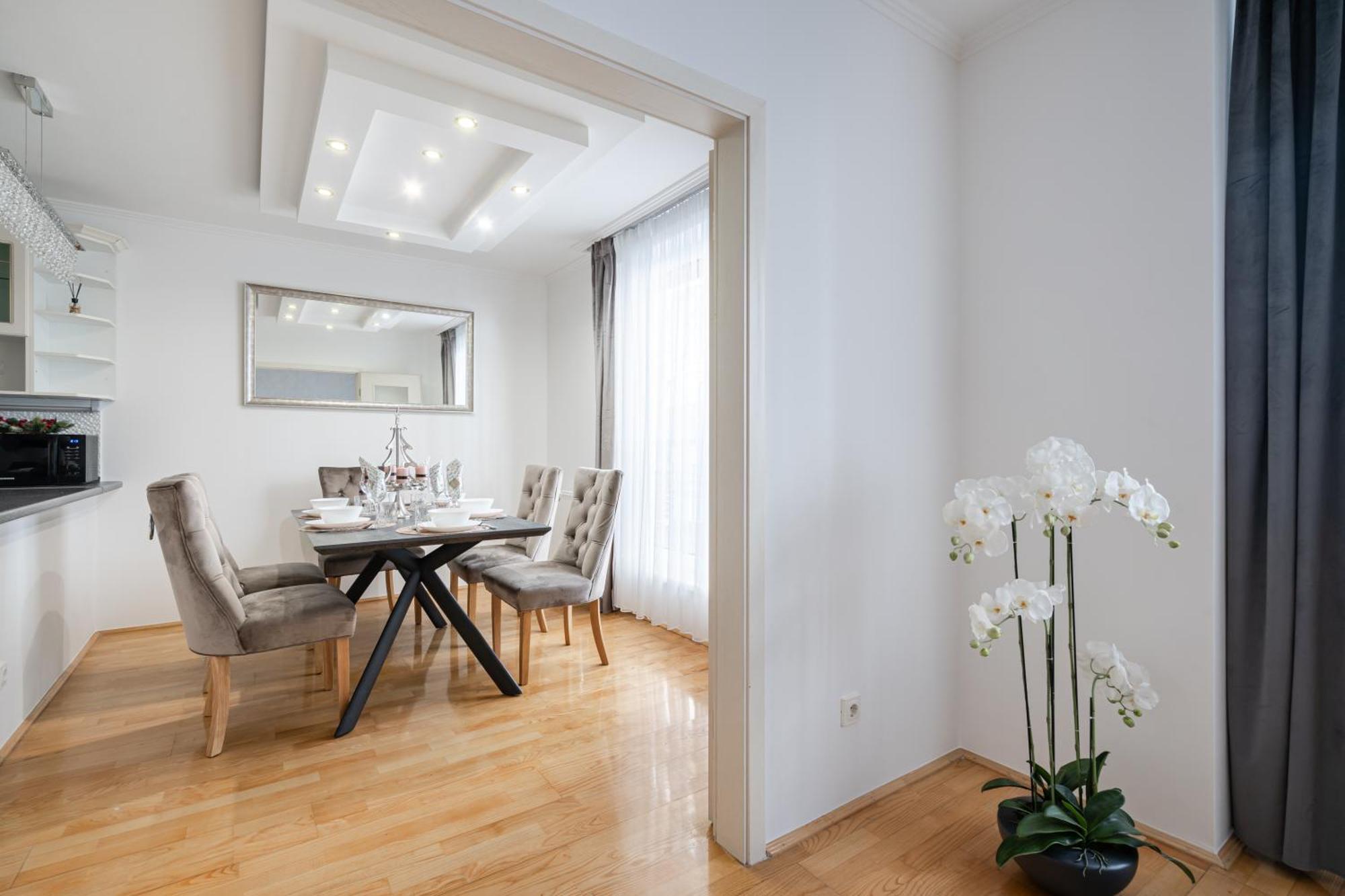 Beautiful Three Bedrooms With Free Parking Close To The Danube Coast Apartment Budapest
