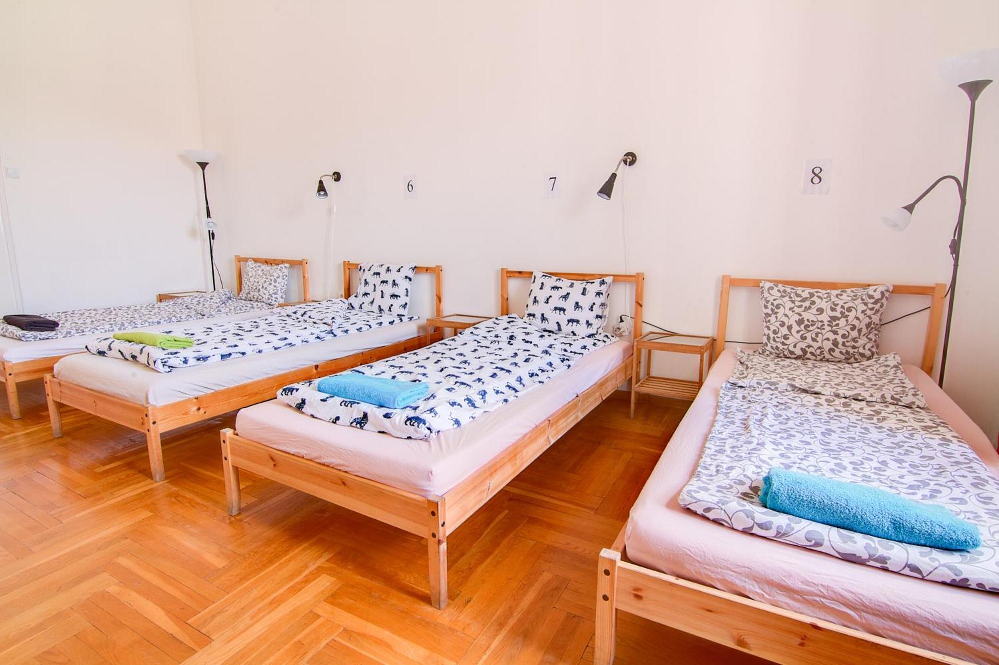 Pal'S Hostel And Apartments Hostel