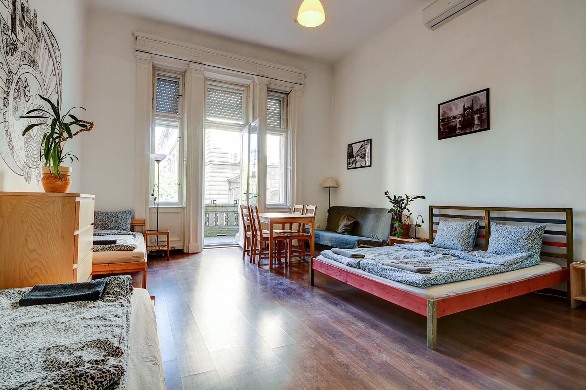 Pal'S Hostel And Apartments Hostel *