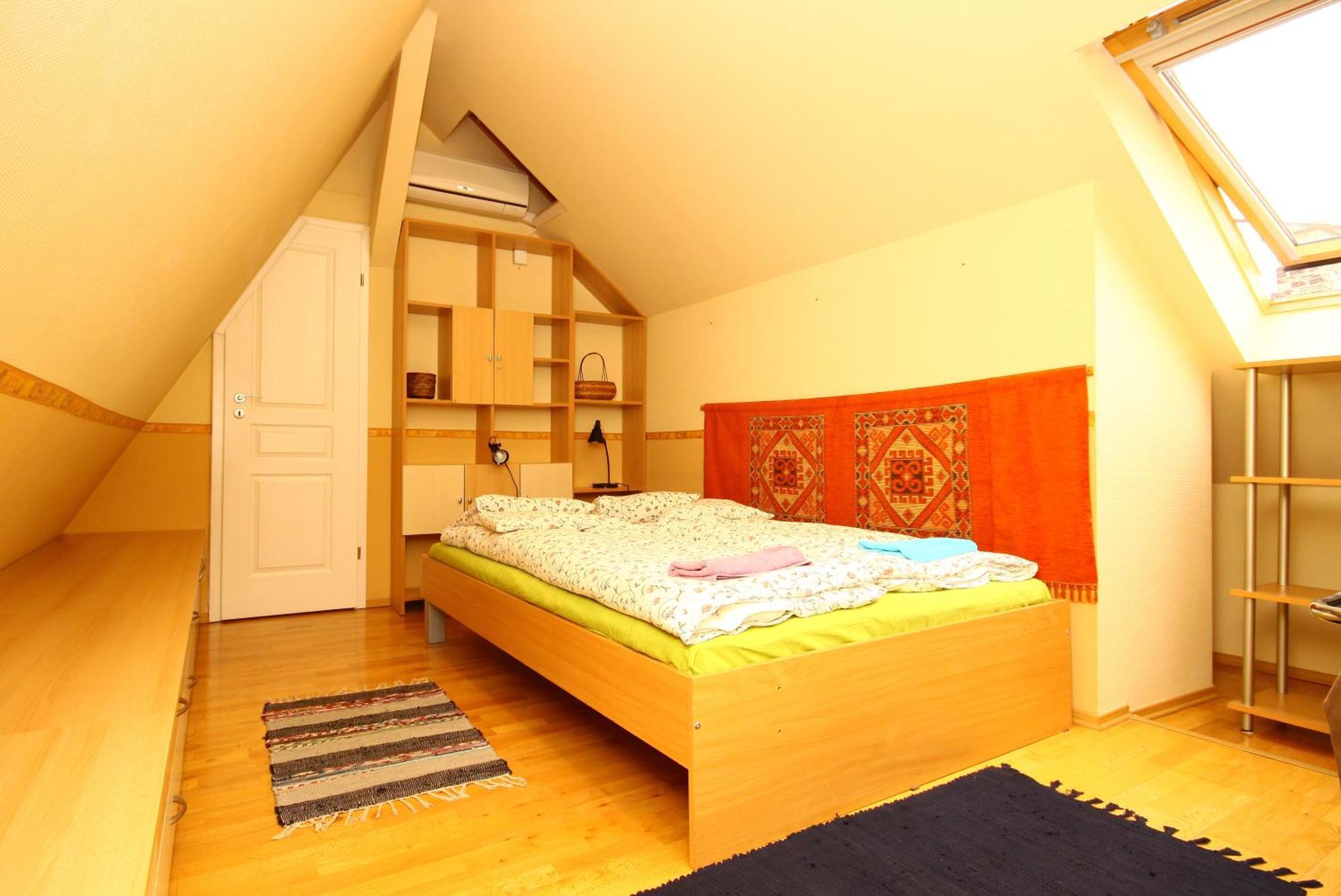 Pal'S Hostel And Apartments