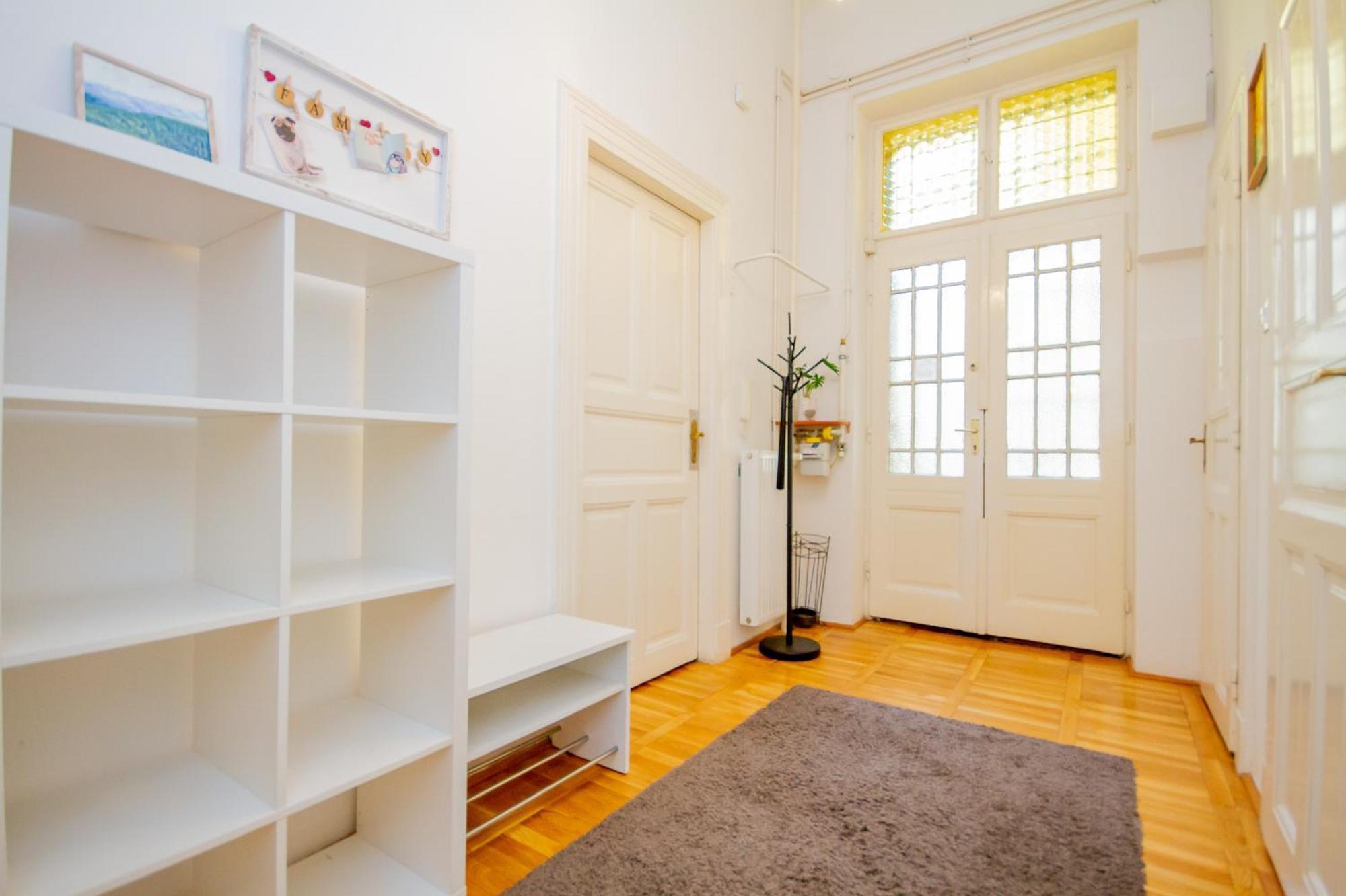 Kelvin's V District 2br Urban Haven By Nw