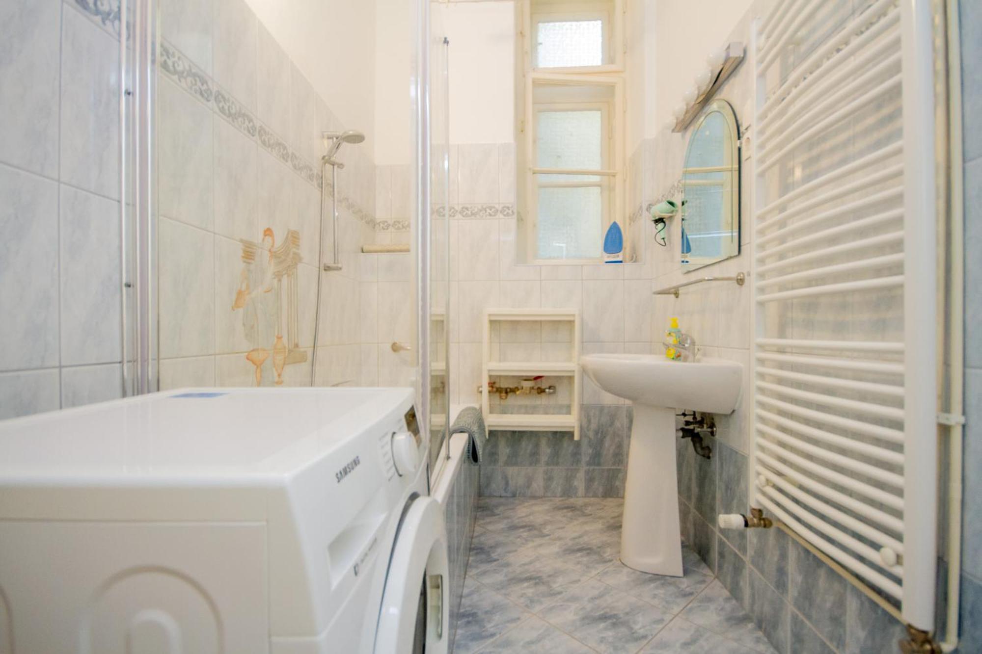 Kelvin's V District 2br Urban Haven By Nw *