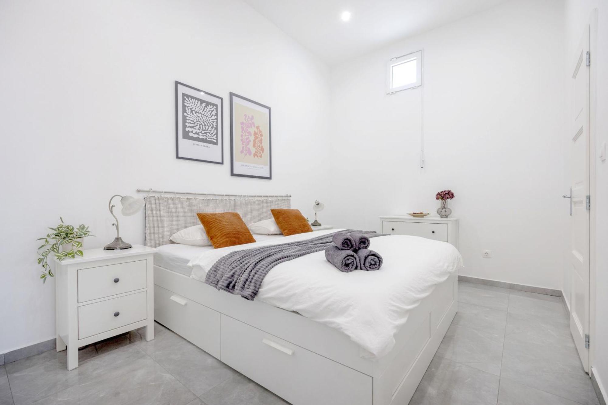 Skyline Serenity Retreat @vaci Famous Street * Budapest