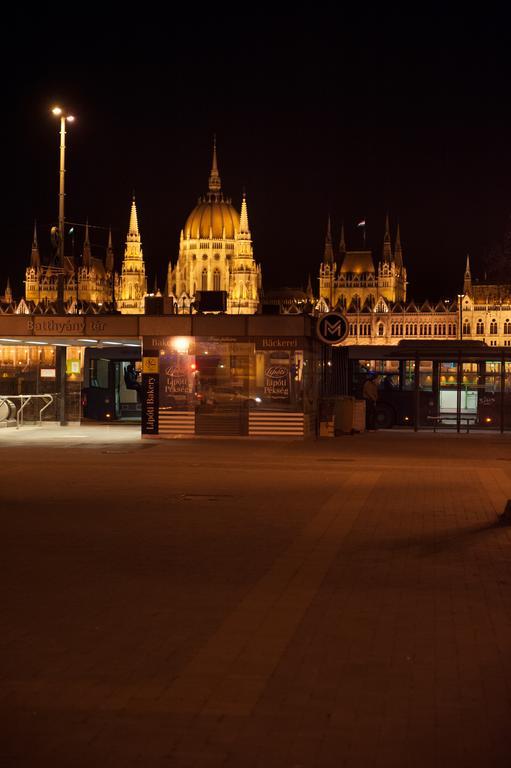 Bright With Parliament View, Free Parking Lägenhet Budapest