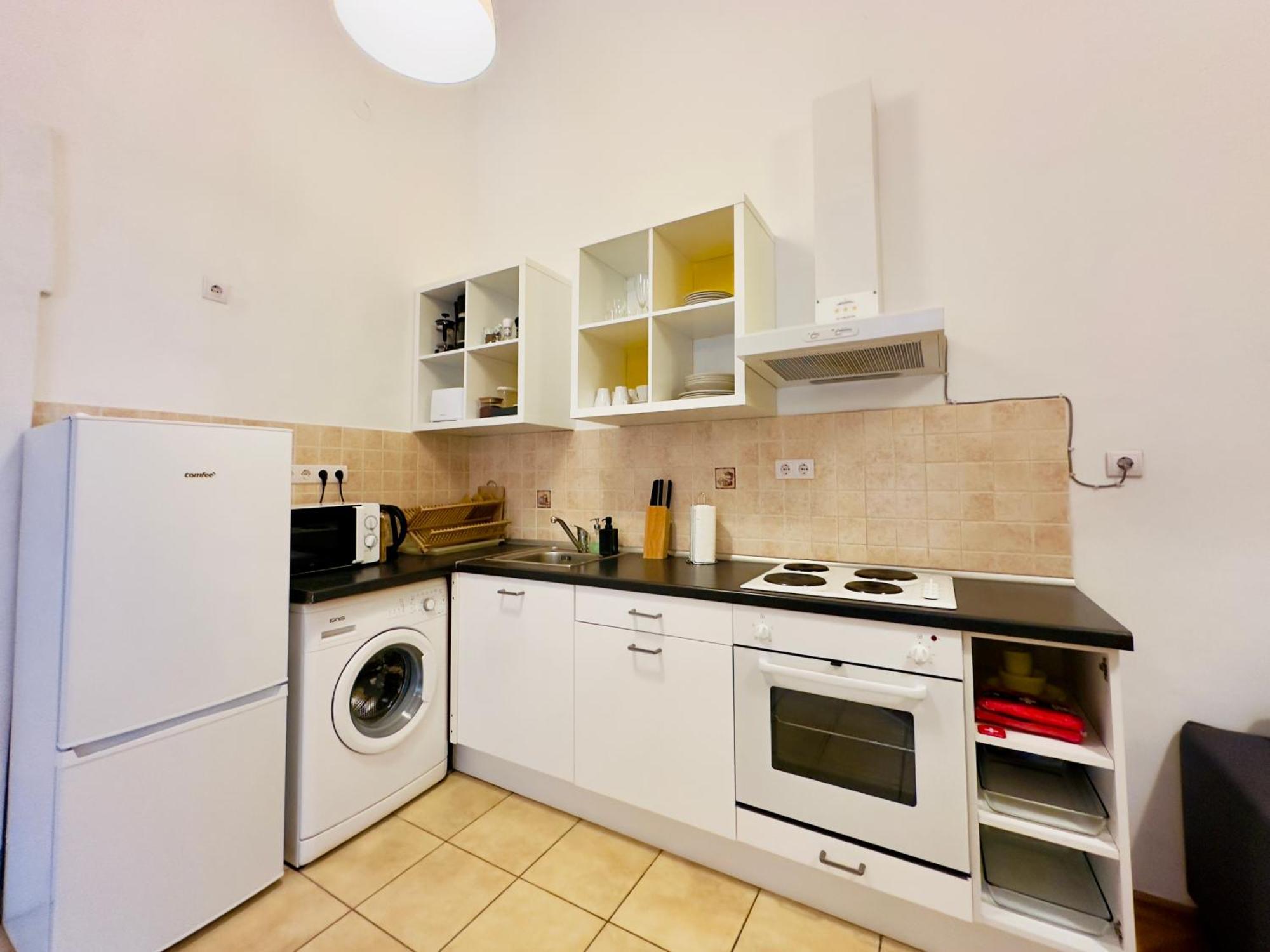 Appartamento Large Peaceful 1br In - Yellow House Budapest