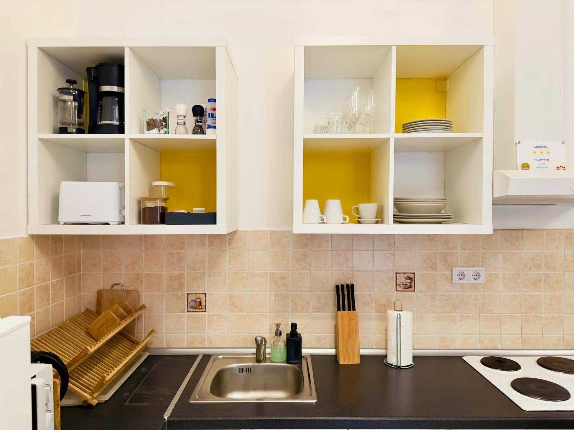 Large Peaceful 1br In - Yellow House * Budapest