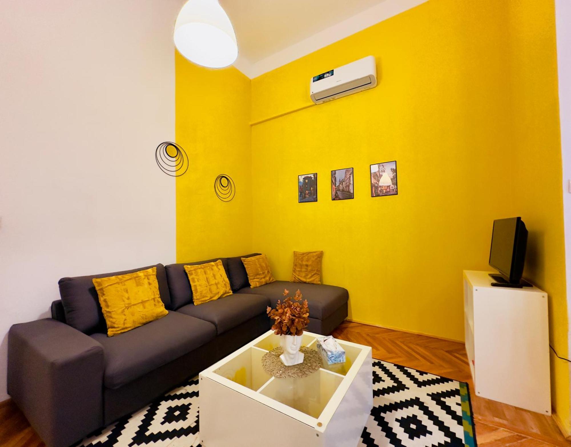 Appartamento Large Peaceful 1br In - Yellow House