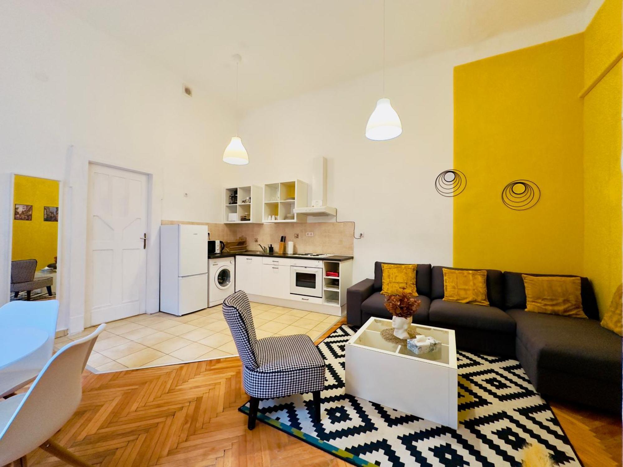 Large Peaceful 1br In - Yellow House Budapest