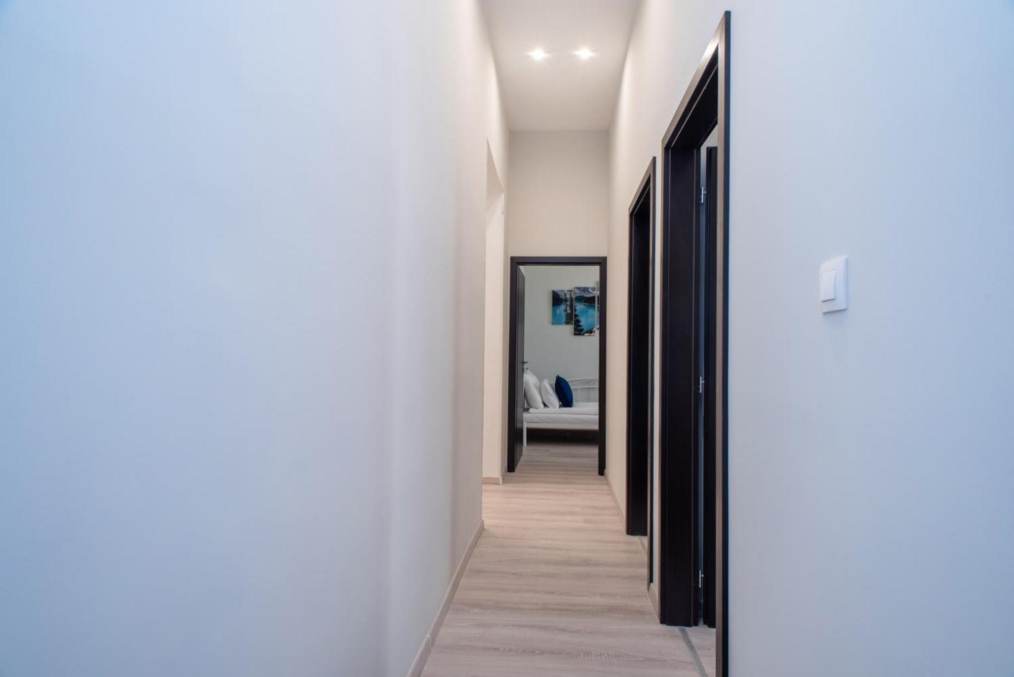 Very New And Large Ac Apartment *