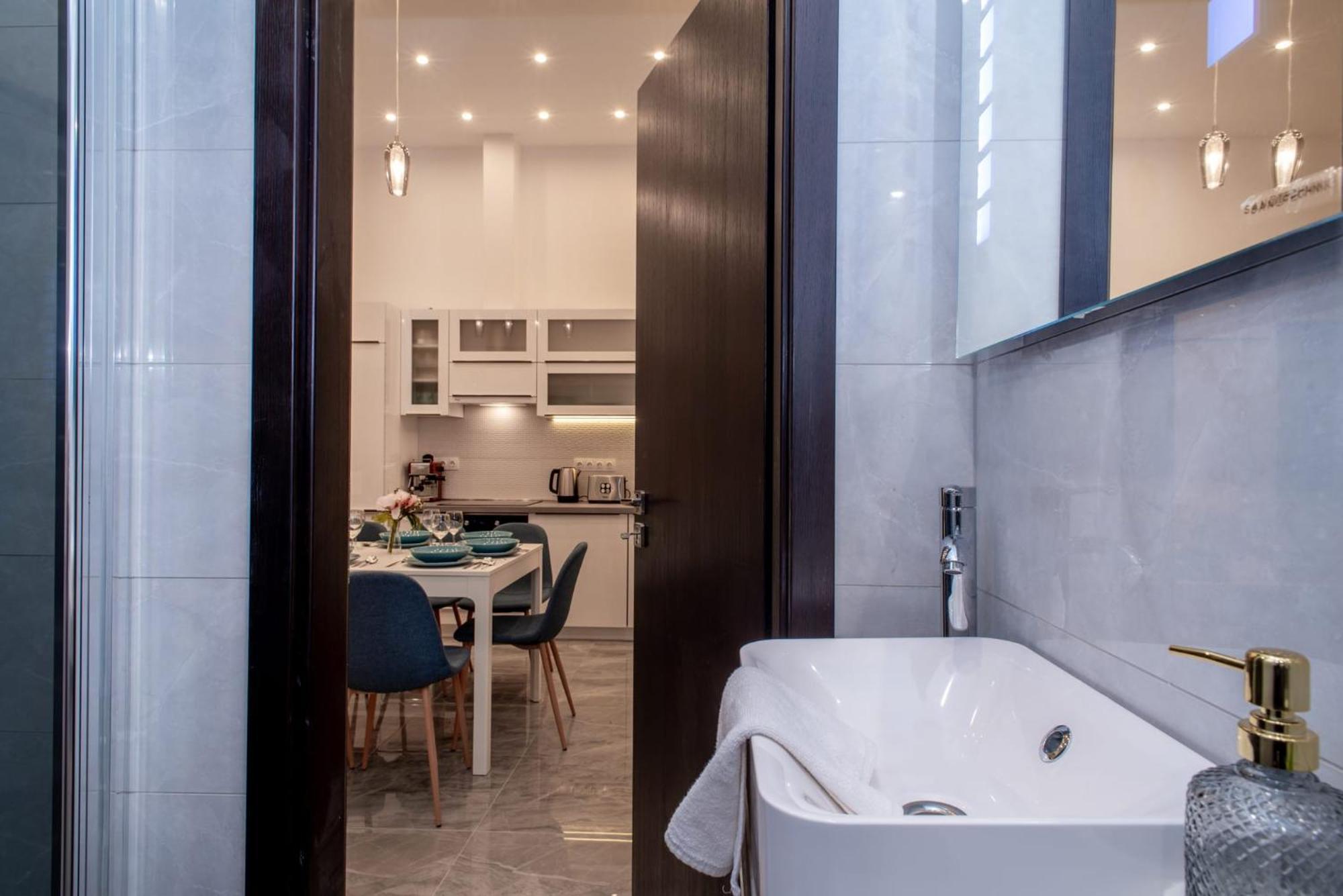 Very New And Large Ac Apartment
