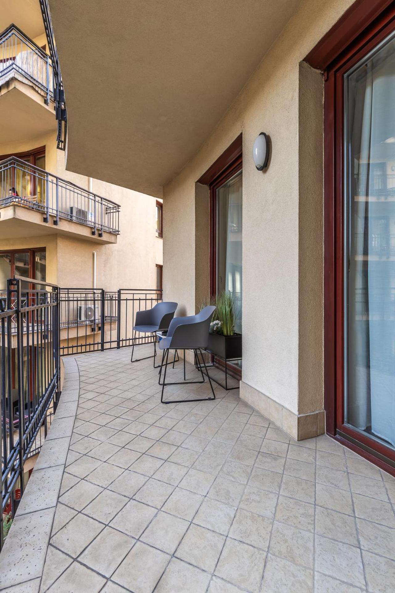 Venus - King Street V - Balcony