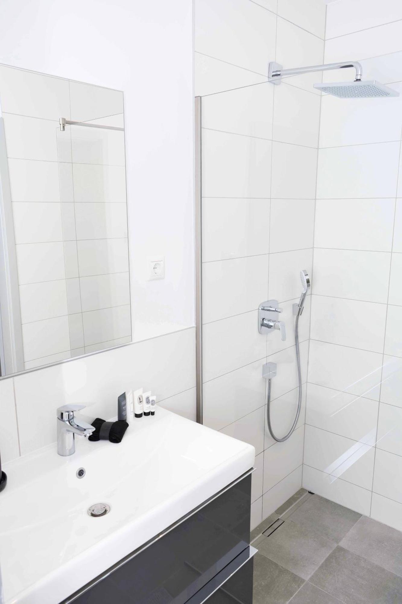 Luxury Cozy 2 Bdr Downtown Apt.6