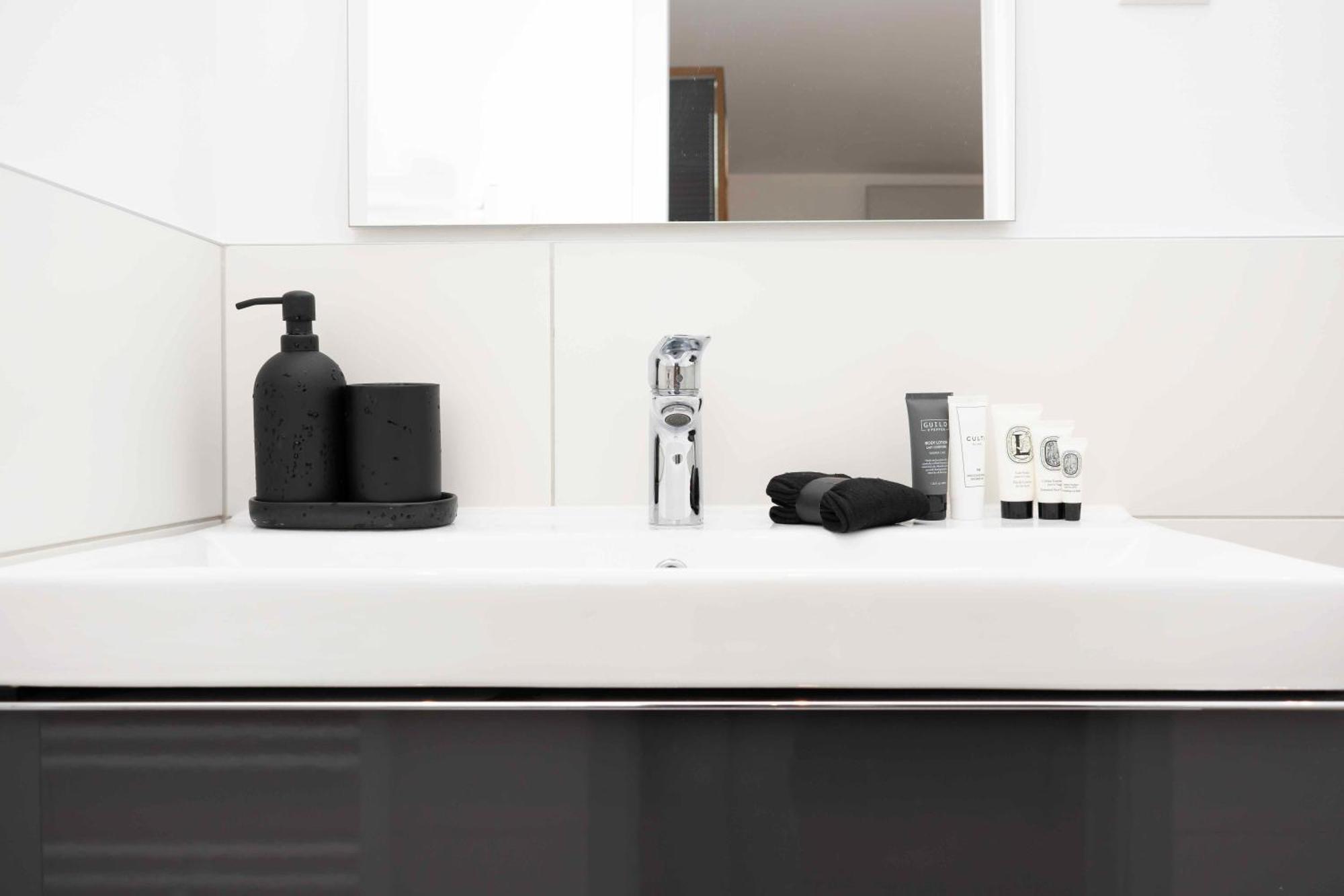 Appartement Luxury Cozy 2 Bdr Downtown Apt.6 *