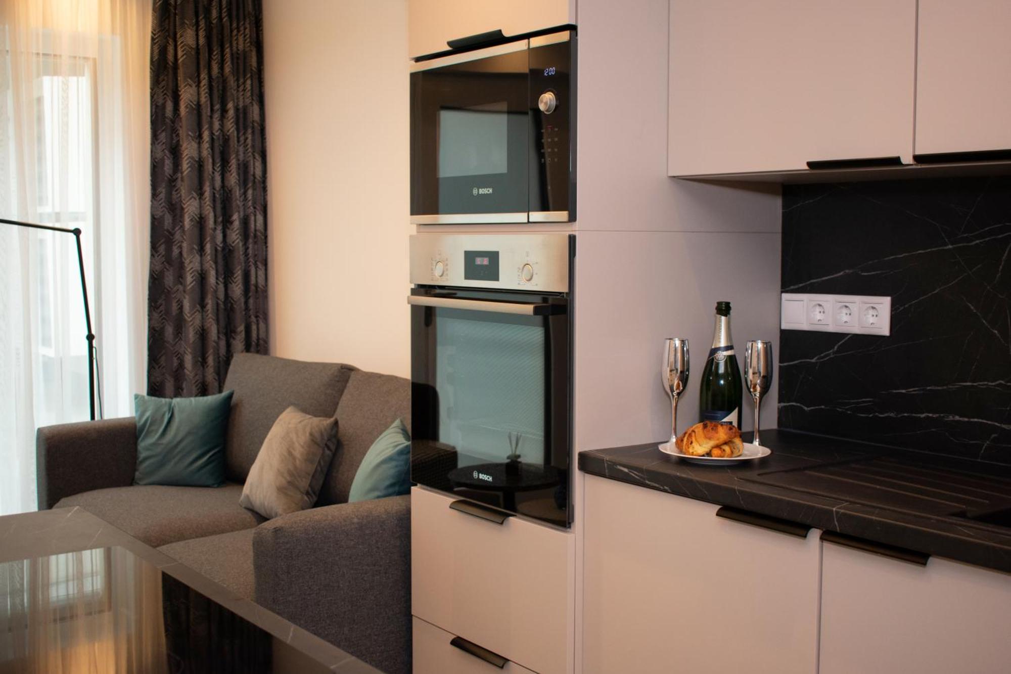 Luxury Cozy 2 Bdr Downtown Apt.4 *