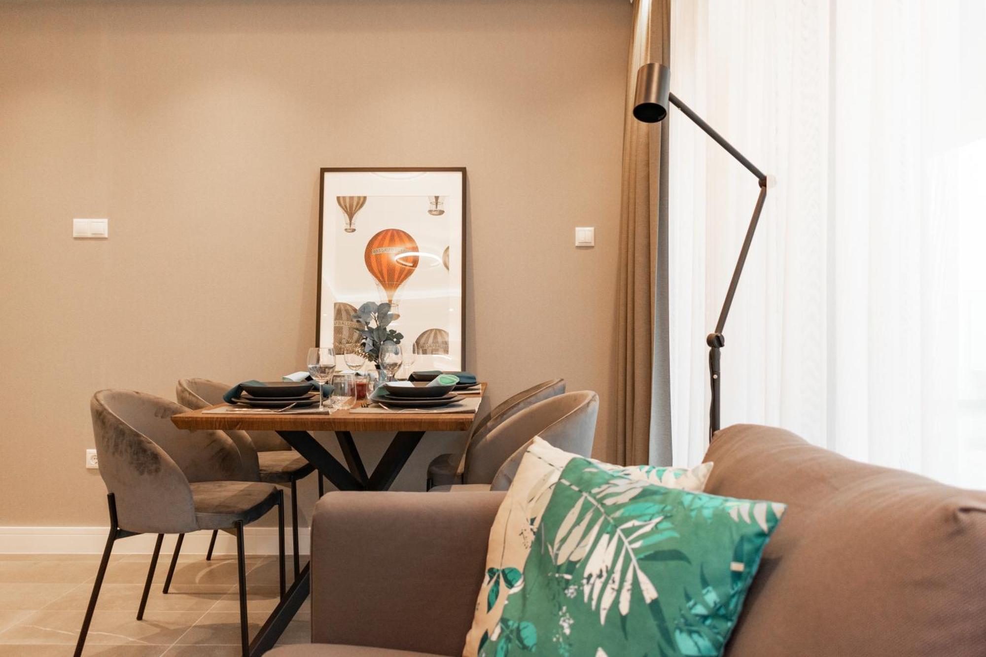 Luxury Cozy 2 Bdr Downtown Apt.2