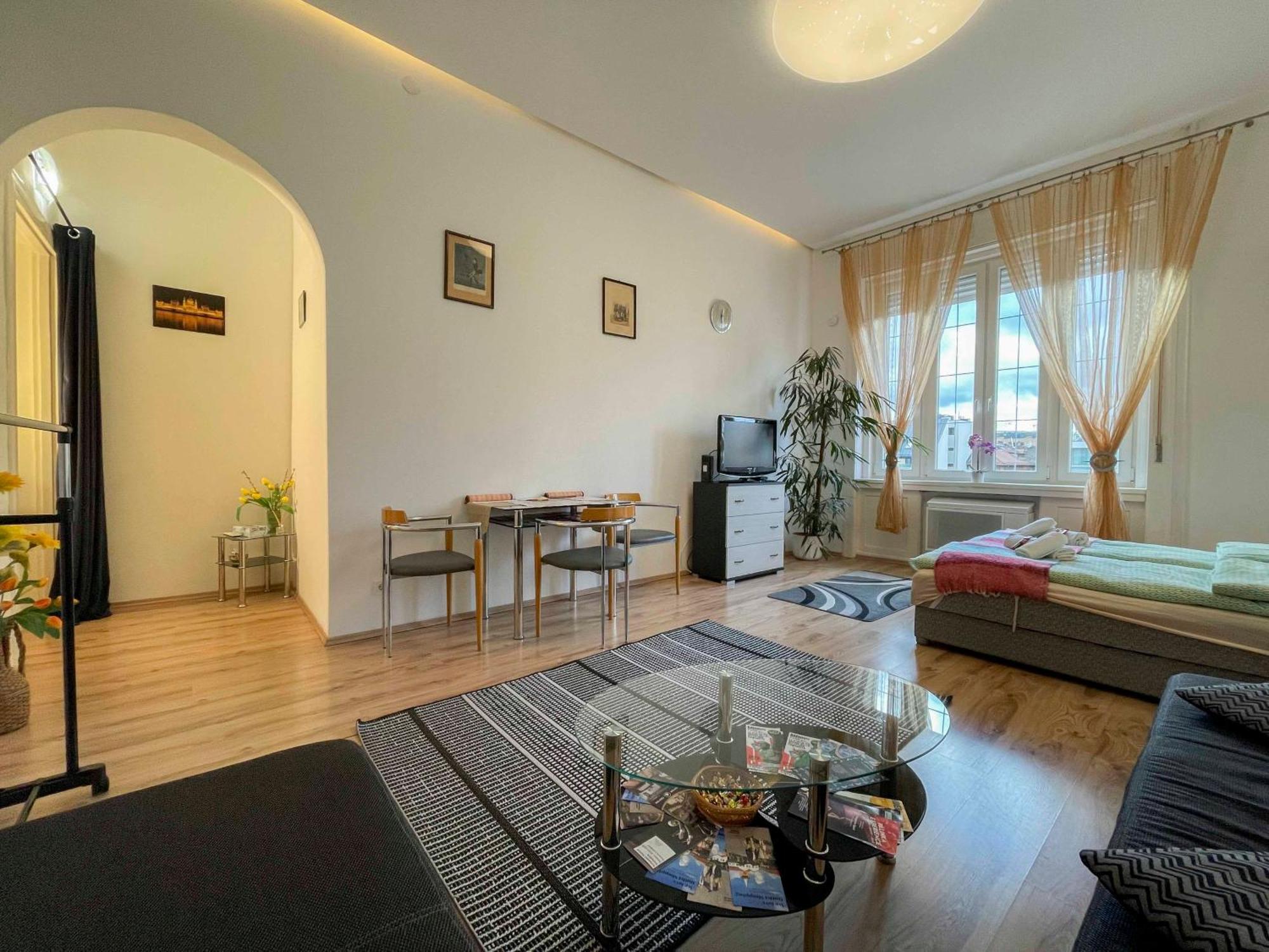 Free Garage!!! Downtown Near The New York Coffee House Appartamento Budapest