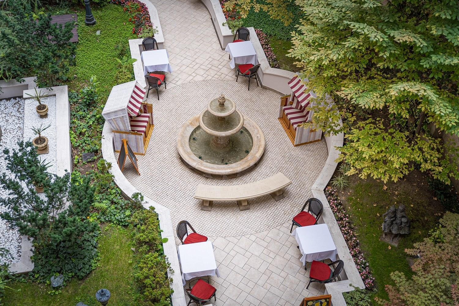 Queen's Court & Hotell 5*