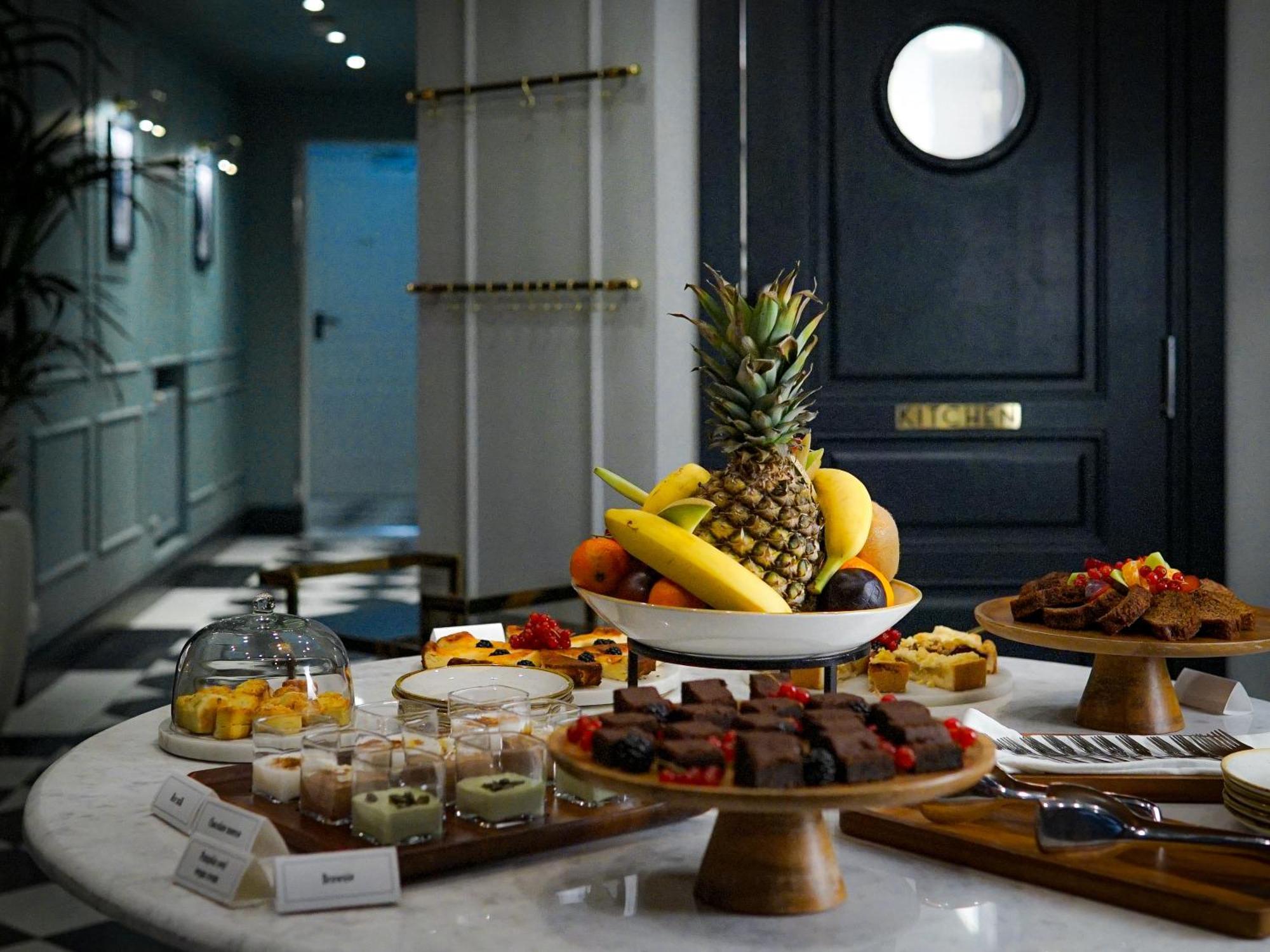 Queen's Court & Hotell
