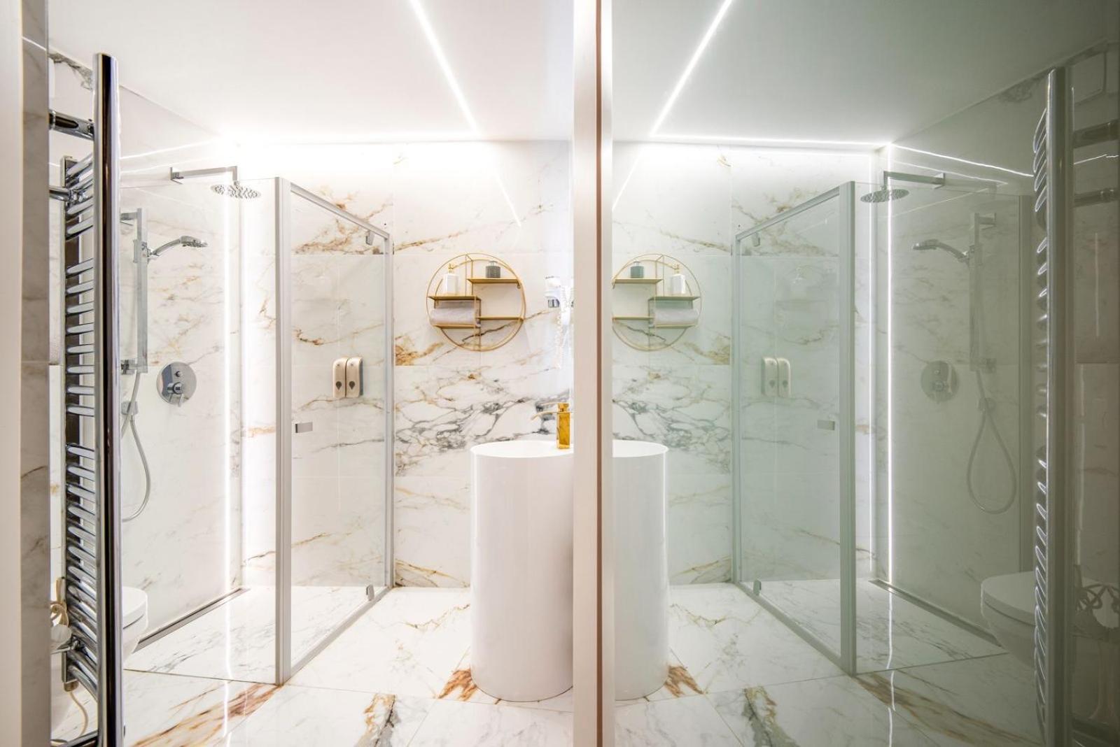 Enzo Capo Vip Jacuzzi * Budapest