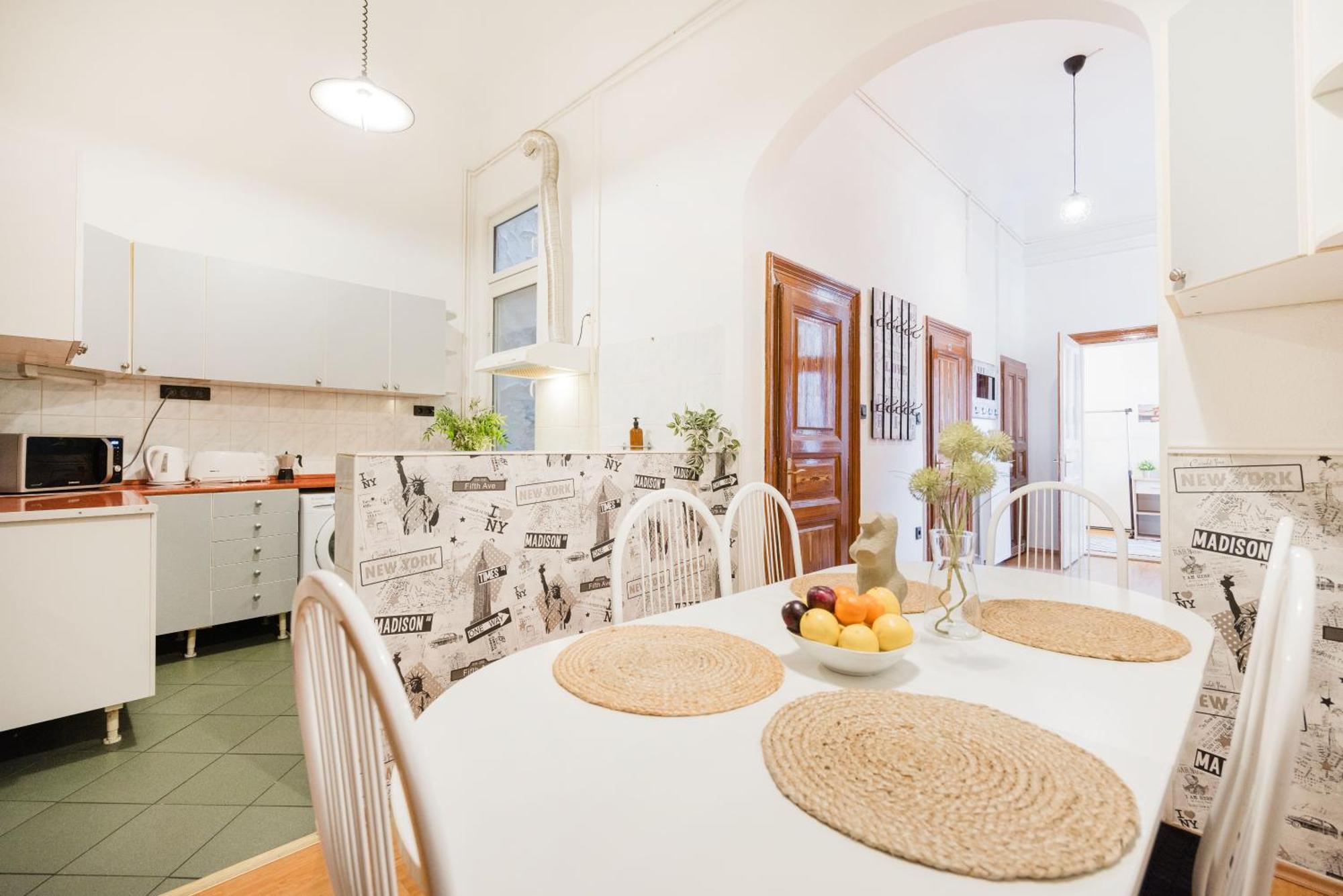 Just Chillin Apt-budapest Historic Landmarks Apartment Budapest