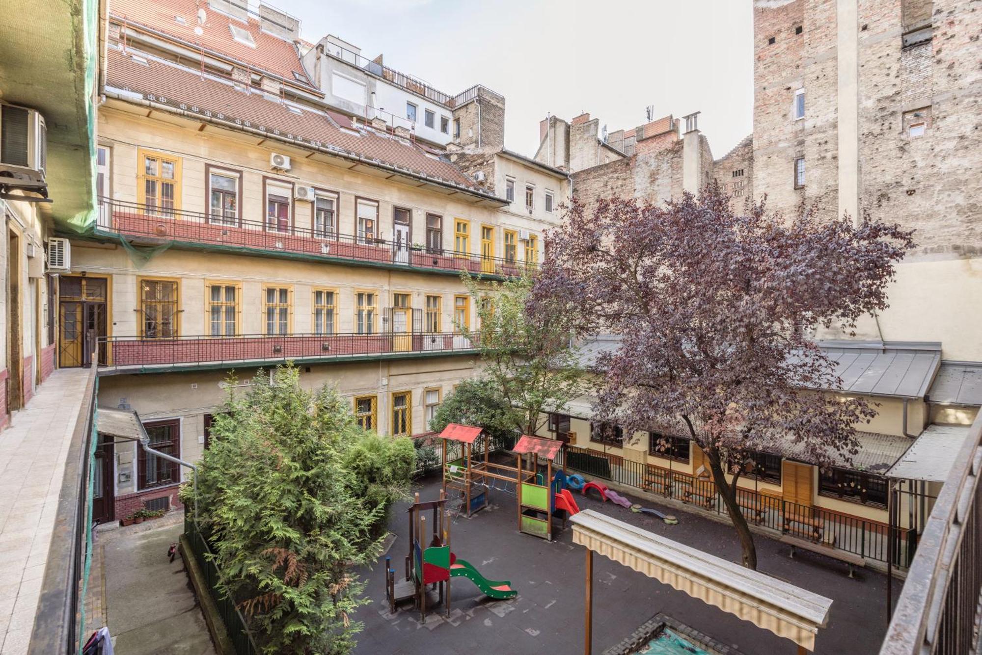 Just Chillin Apt-budapest Historic Landmarks Budapest