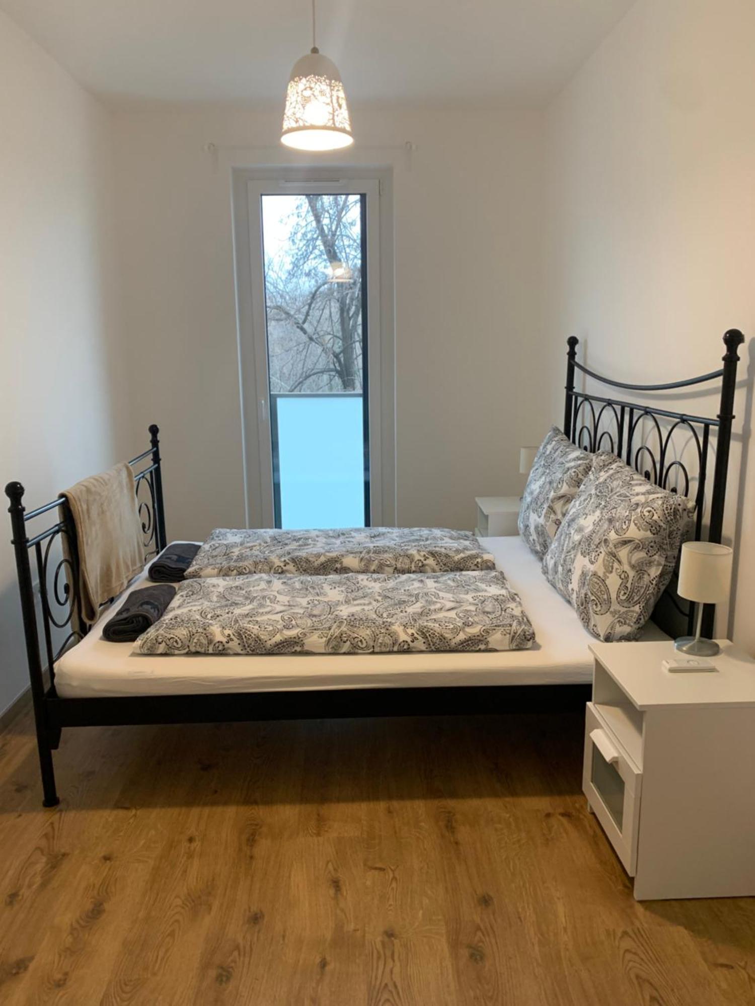 Apartmán Westside - Modern & Peaceful - Free Garage!