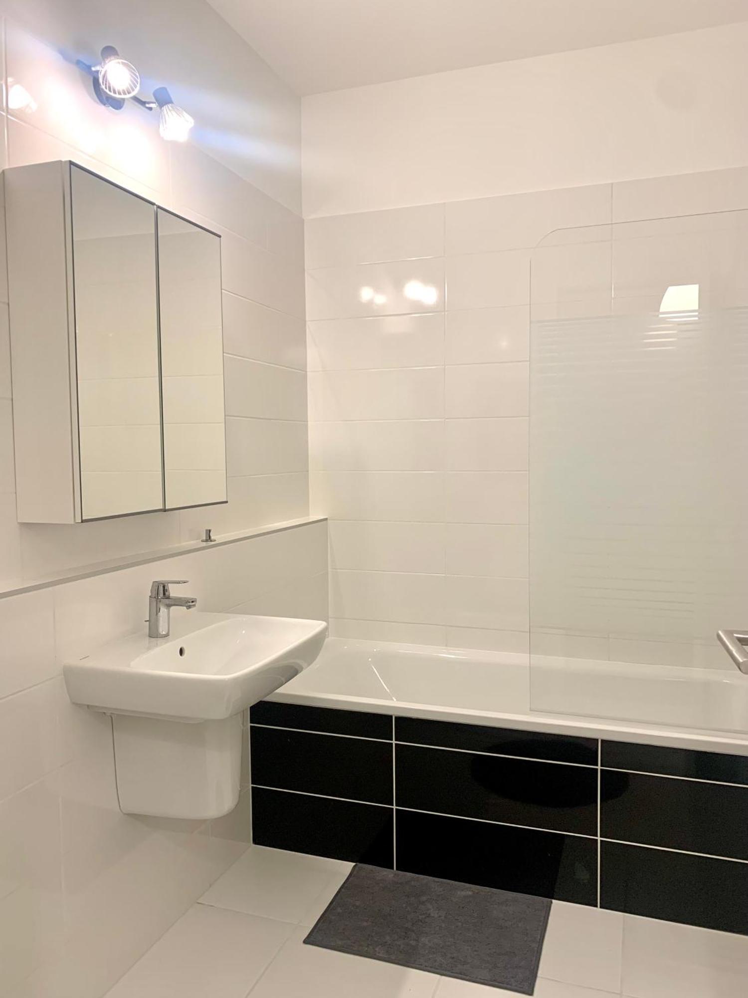 Westside - Modern & Peaceful - Free Garage! Apartamento *
