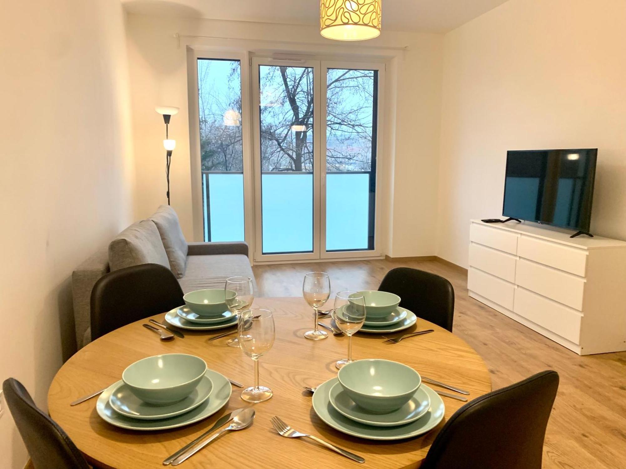 Westside - Modern & Peaceful - Free Garage! Apartamento Budapest