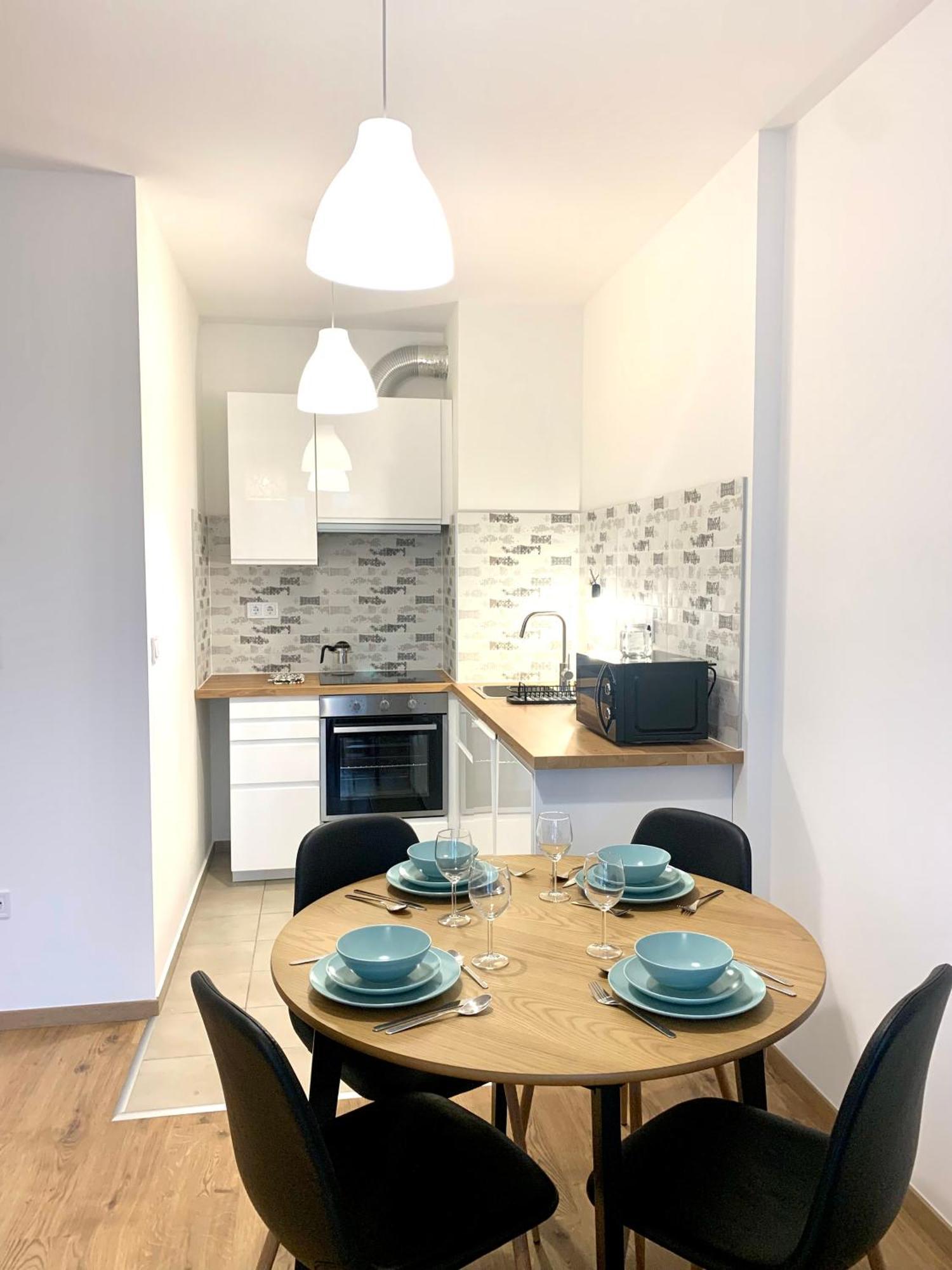 Westside - Modern & Peaceful - Free Garage! Apartamento Budapest