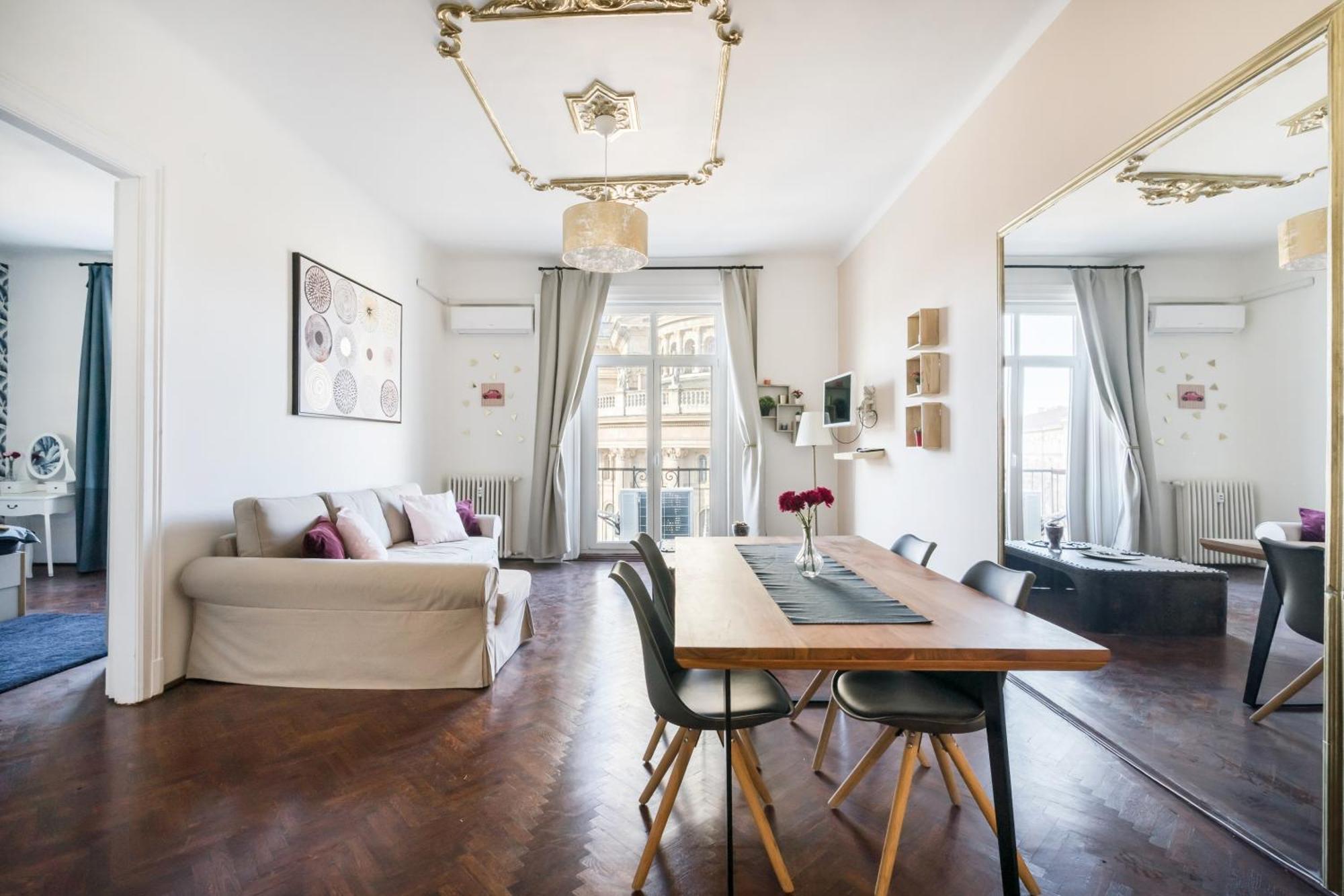 Amora Homes Luxury Basilica Breathless View-need Reservation For Free Parking Apartment