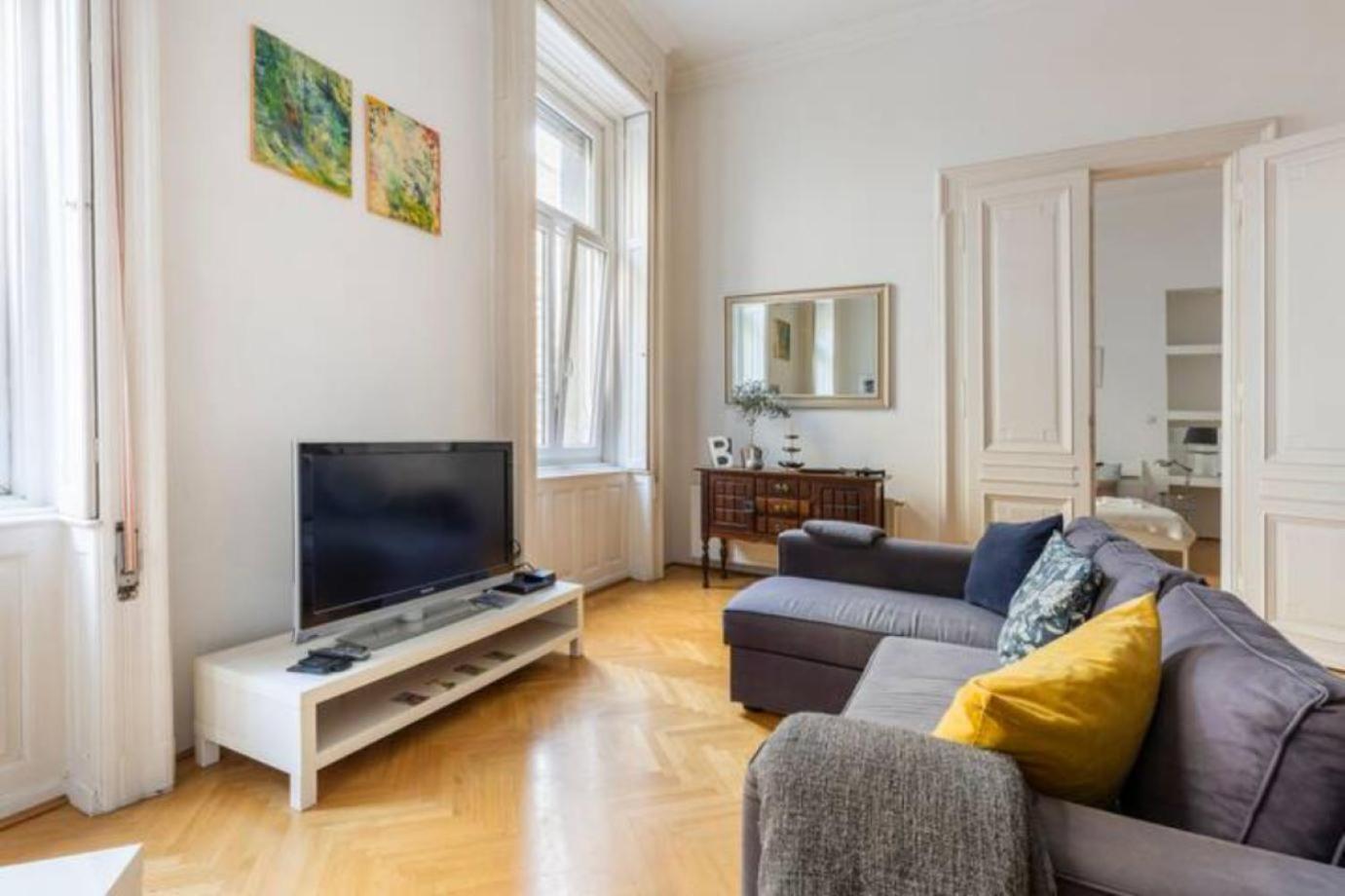 Bourgeois Elegance In The Heart Of Apartment Budapest