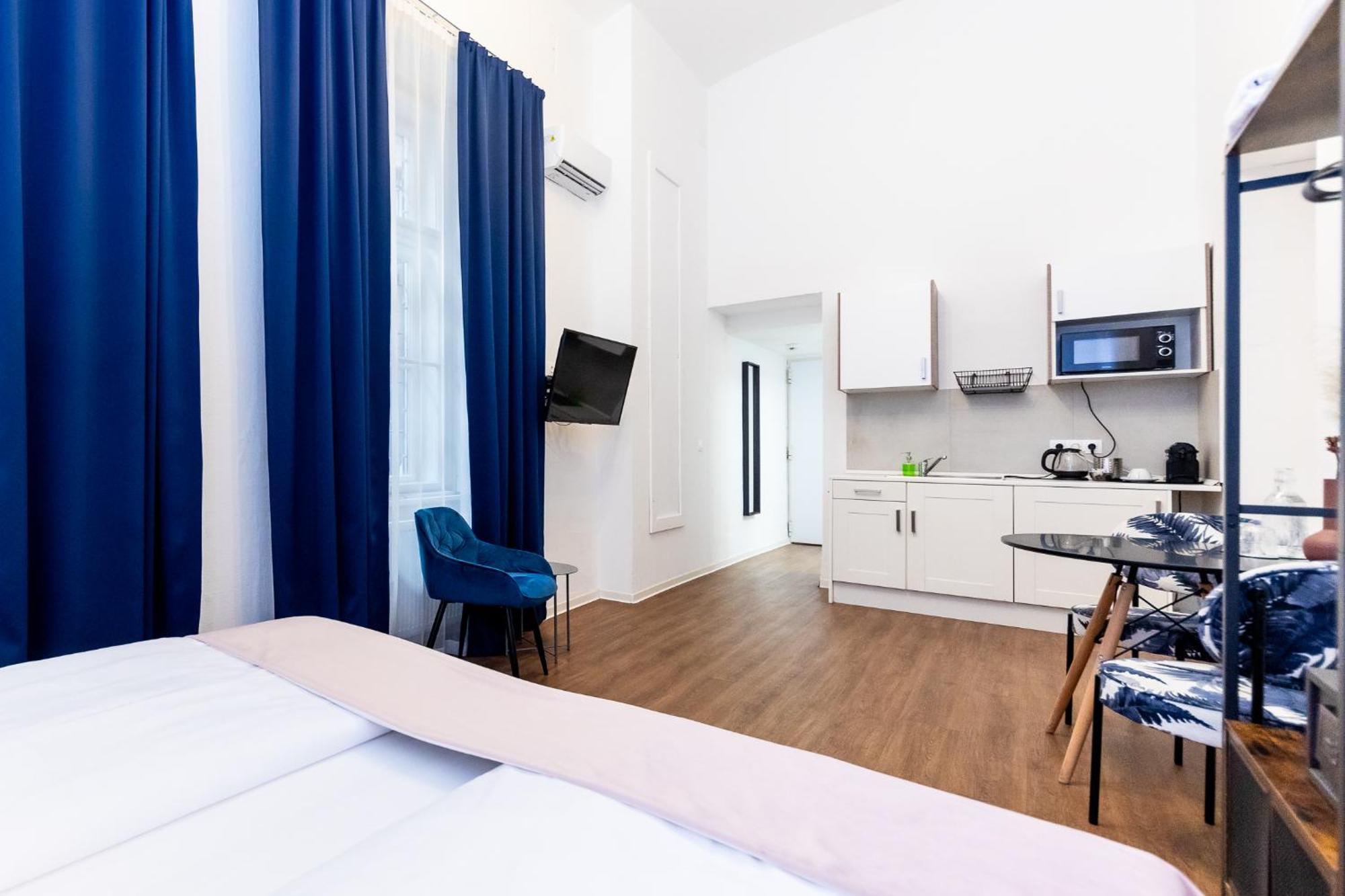 Adagio Downtown 3*