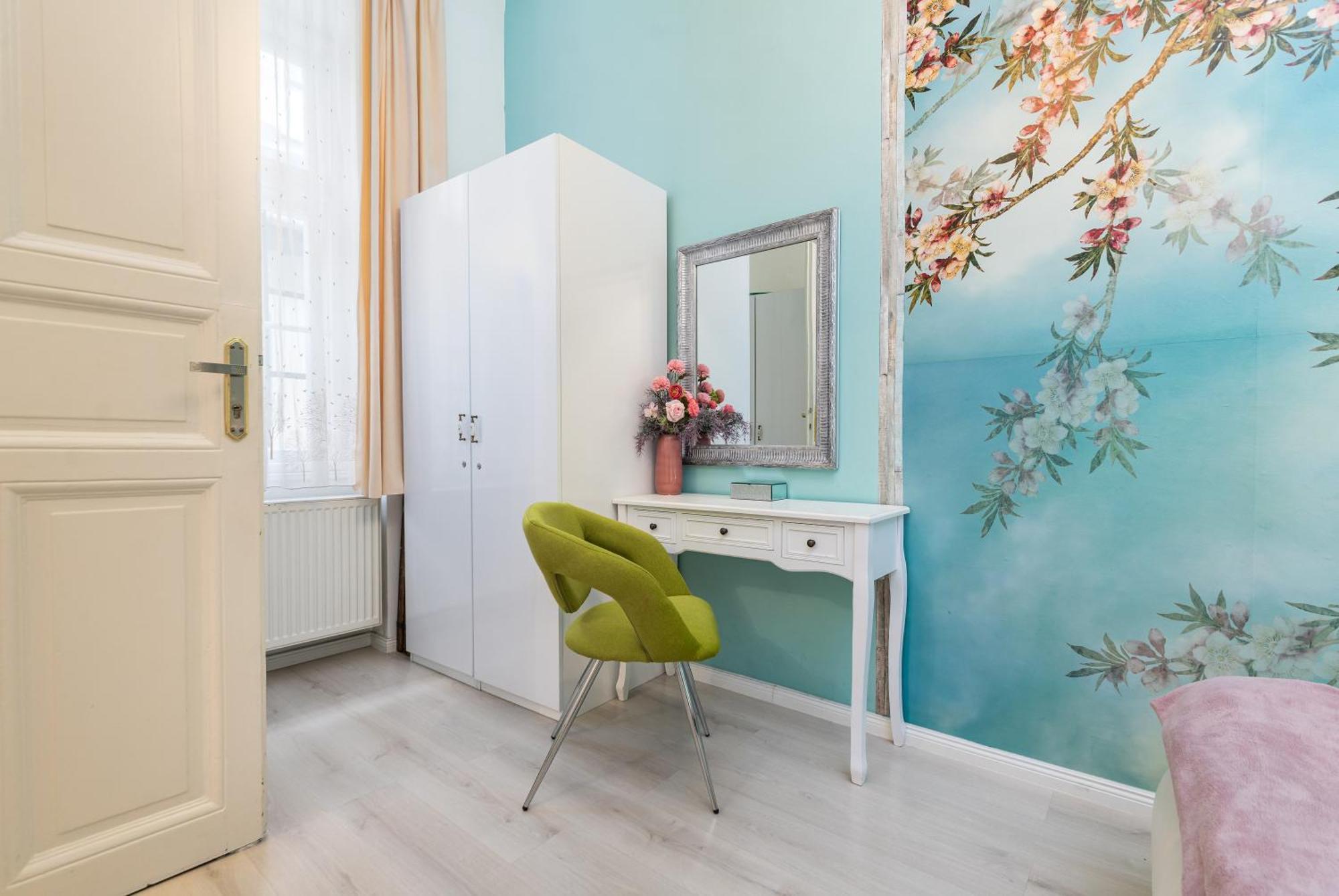 Green Apartment *