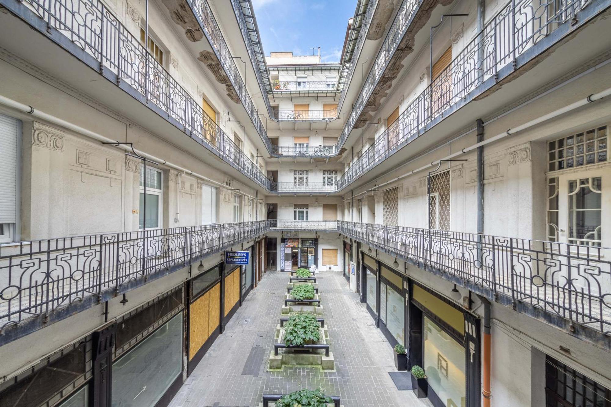 Js Modern Downtown Studios-self Check-in Apartment Budapest