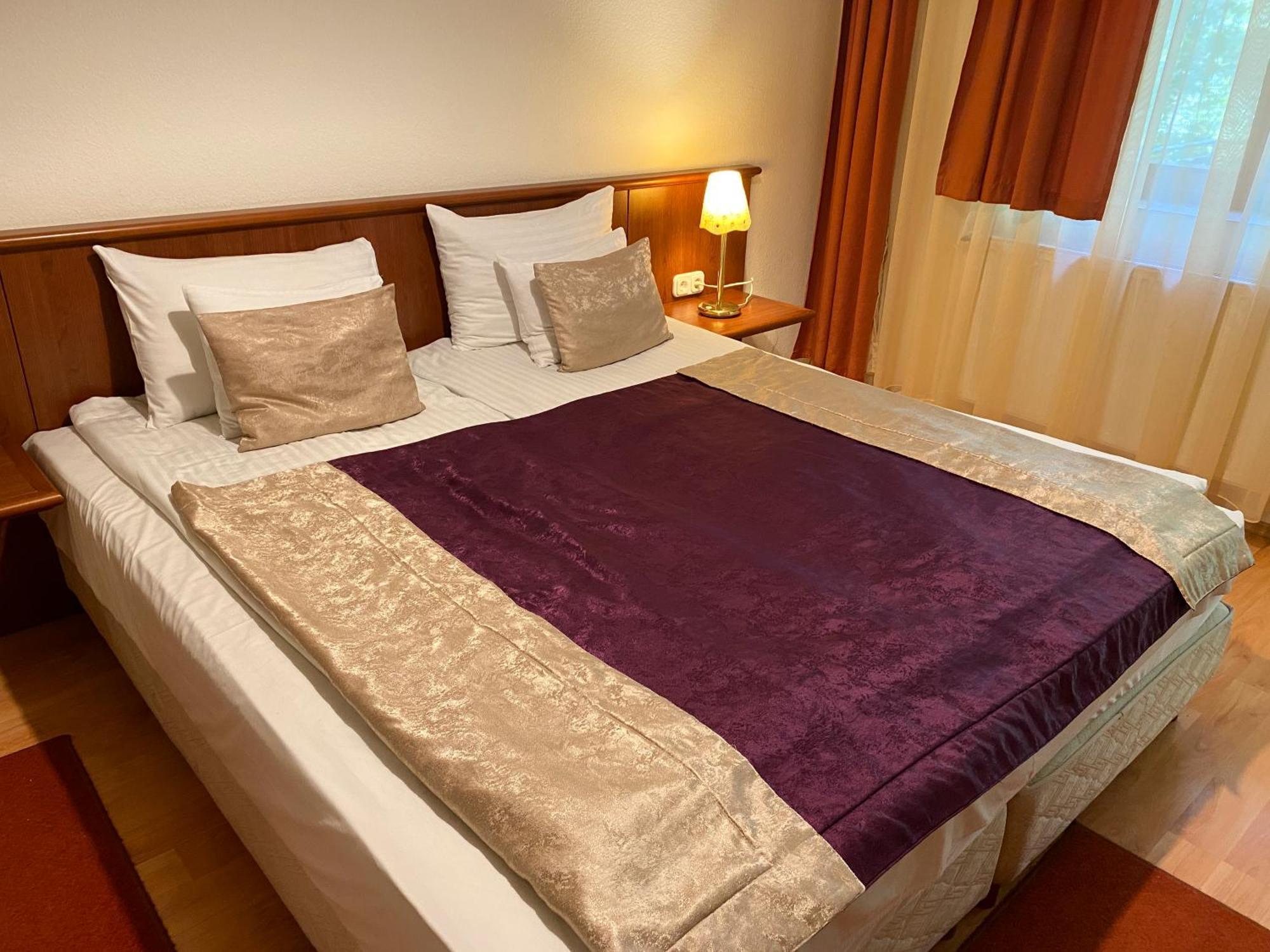 Gold Hotel