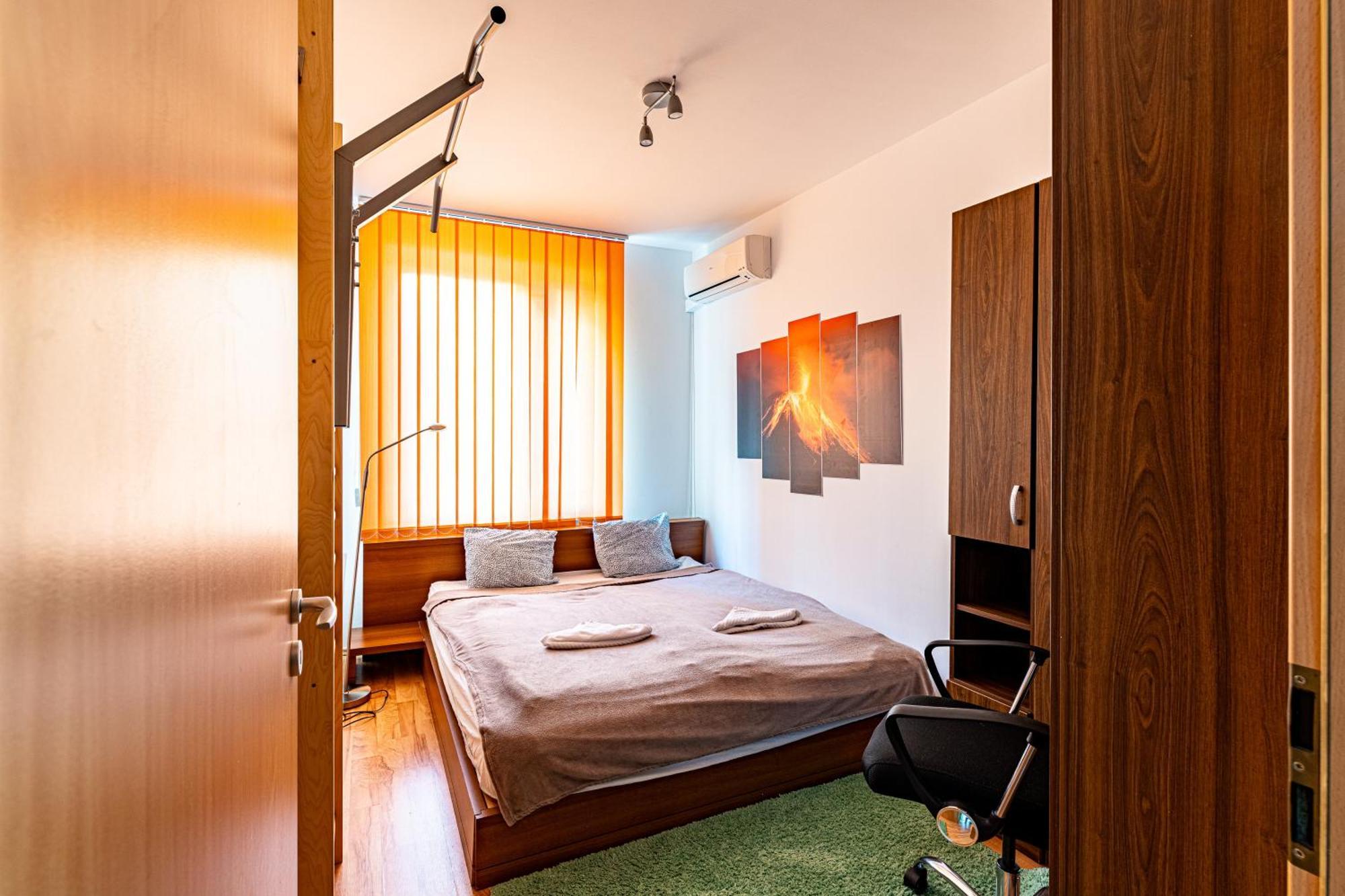 Zoe Apartment