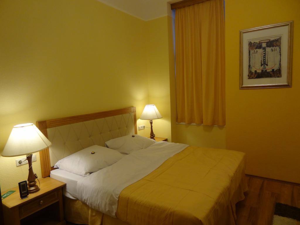 Parliament Apartment *